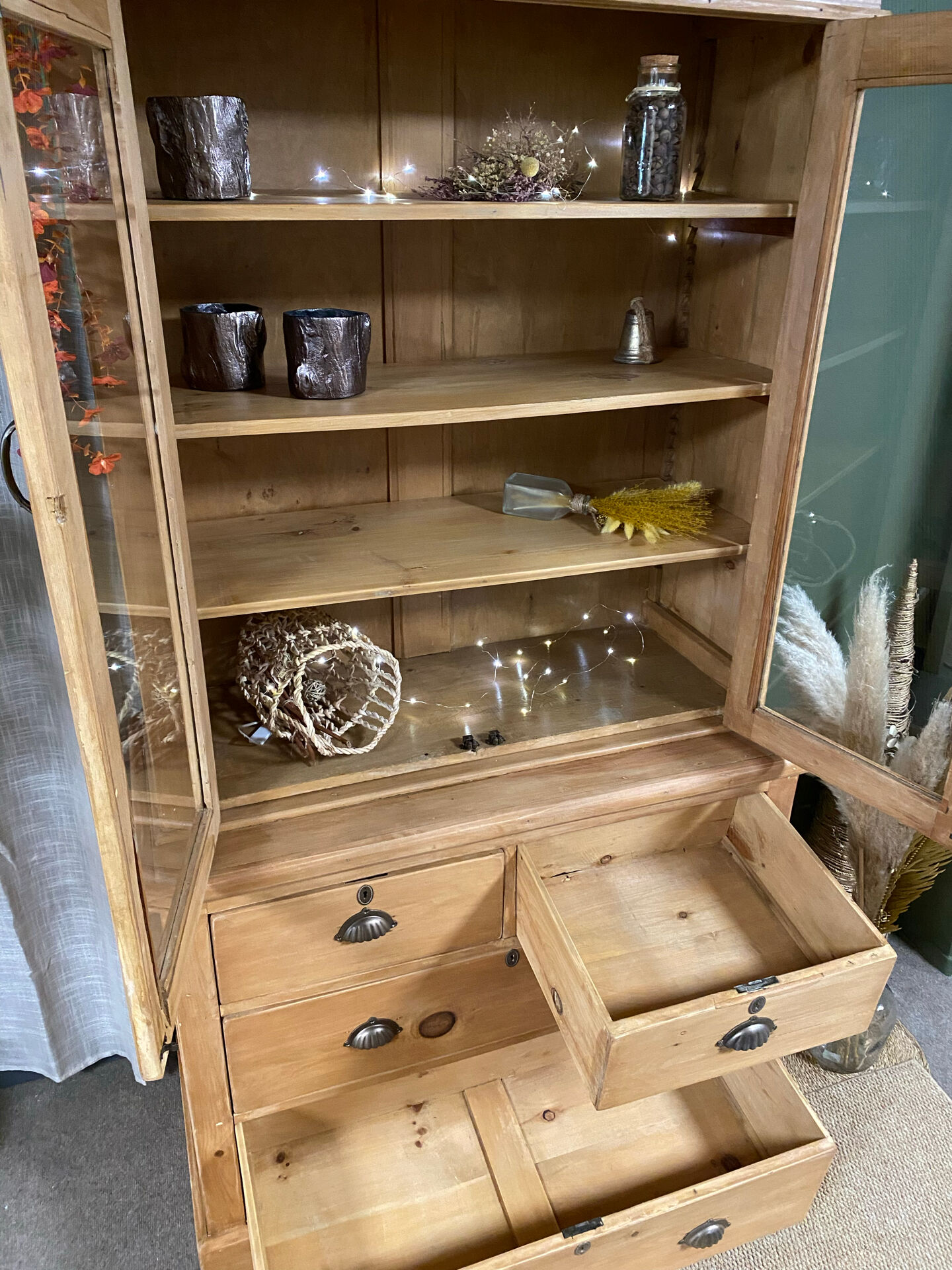 Vaisselier , vitrine 