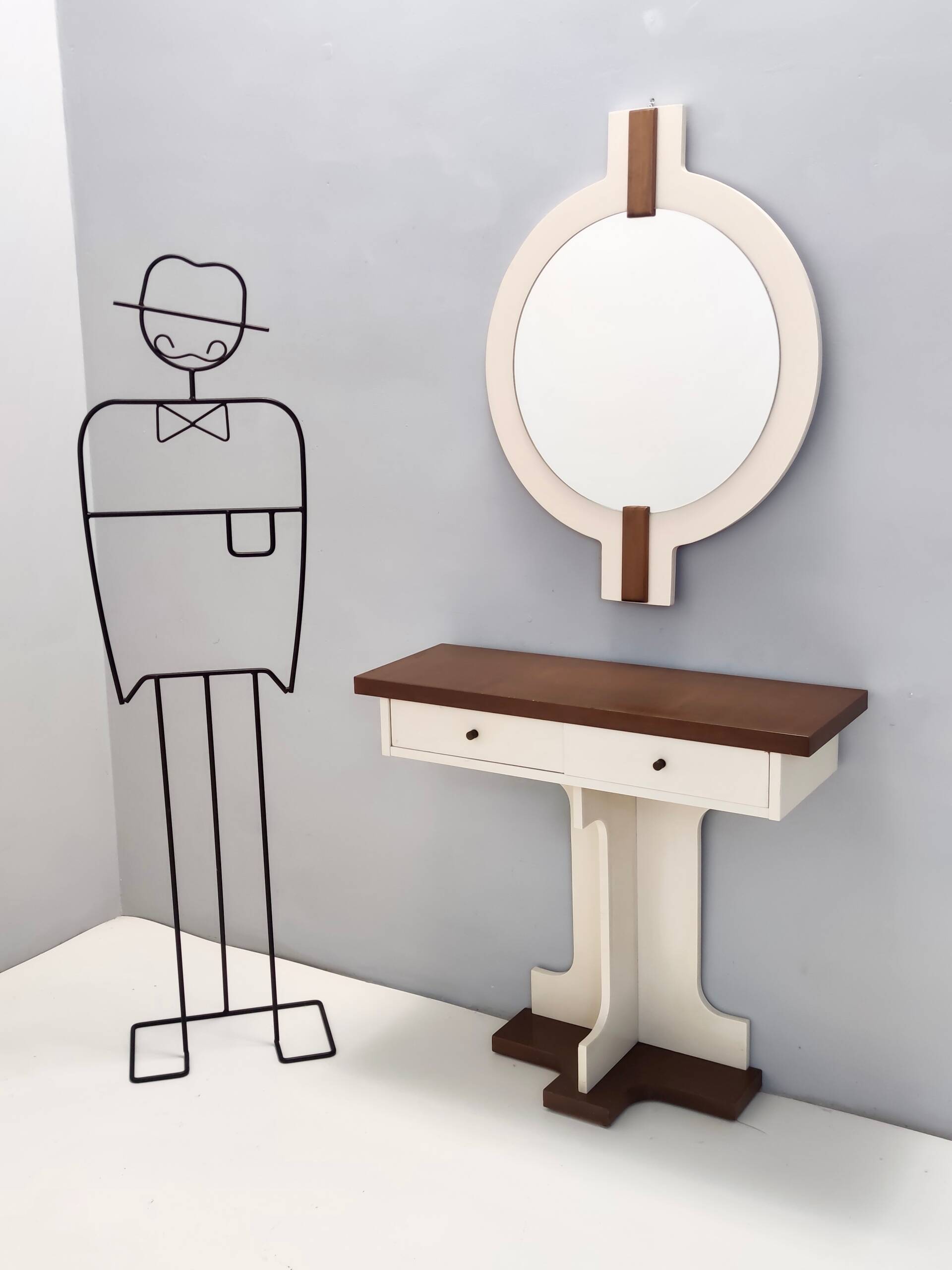 Miroir mural et console postmoderne en noyer laqué ivoire, Italie