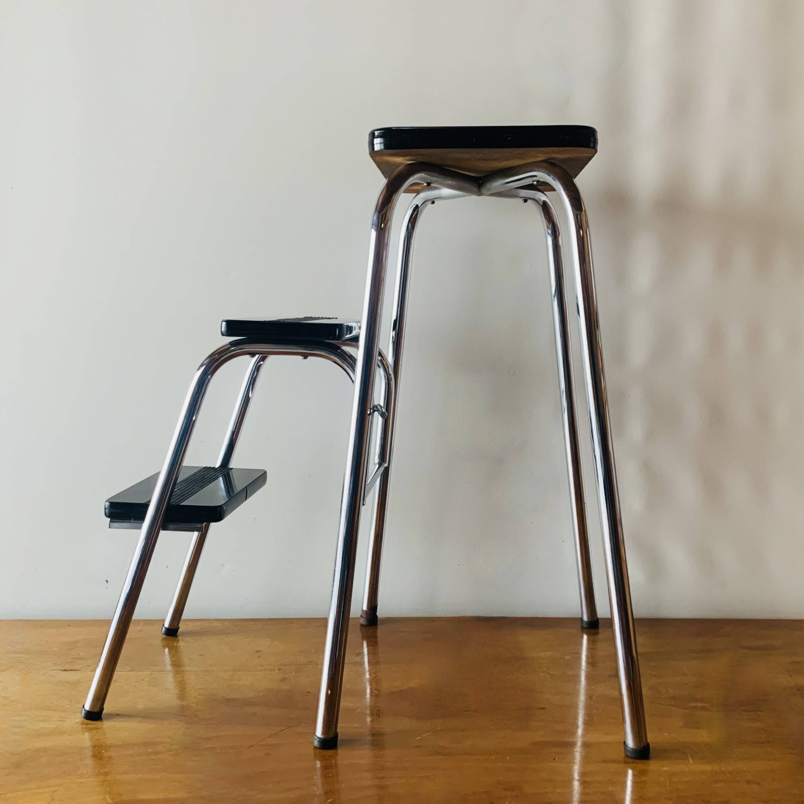 Tabouret escabeau vintage en formica noir et acier chromé