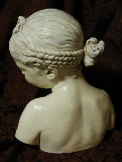 Bust girl "the laugher" of pigalle