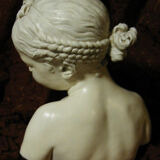 Bust girl "the laugher" of pigalle