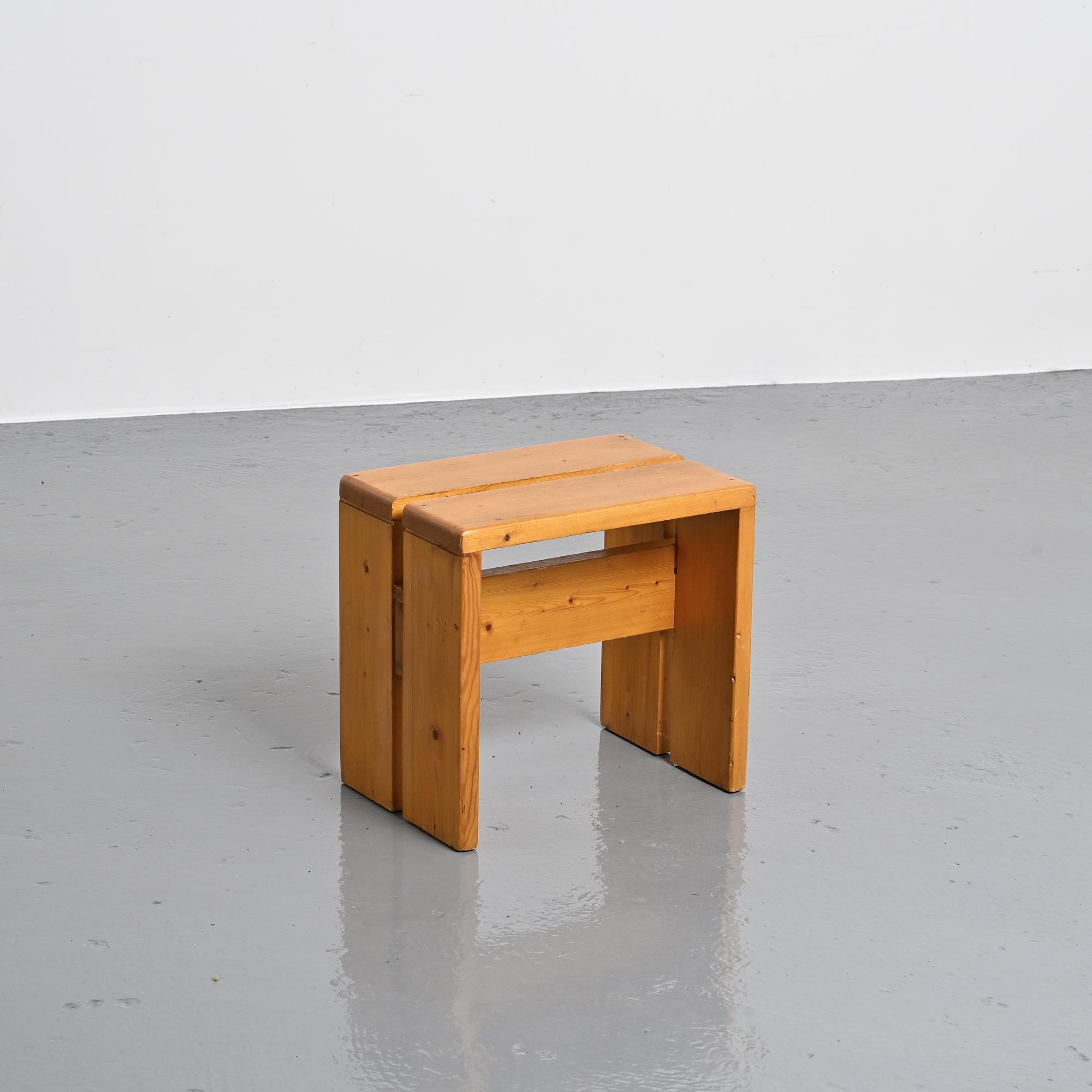 Solid pine stool Les Arcs.