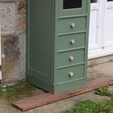 Vitrine haute vintage peinte en vert, rénovée