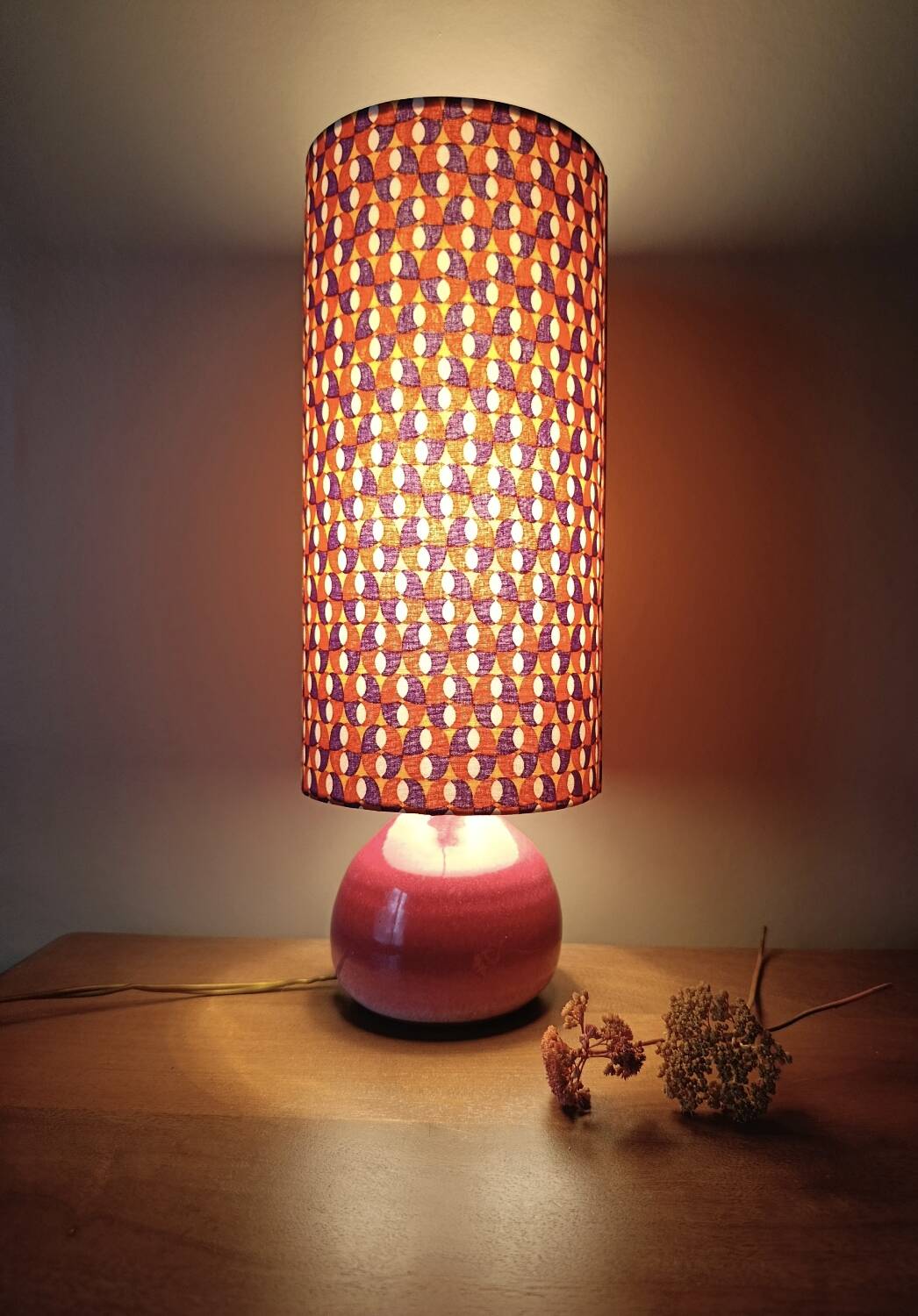 Duo lamp with raspberry ceramic base and vintage print lampshade