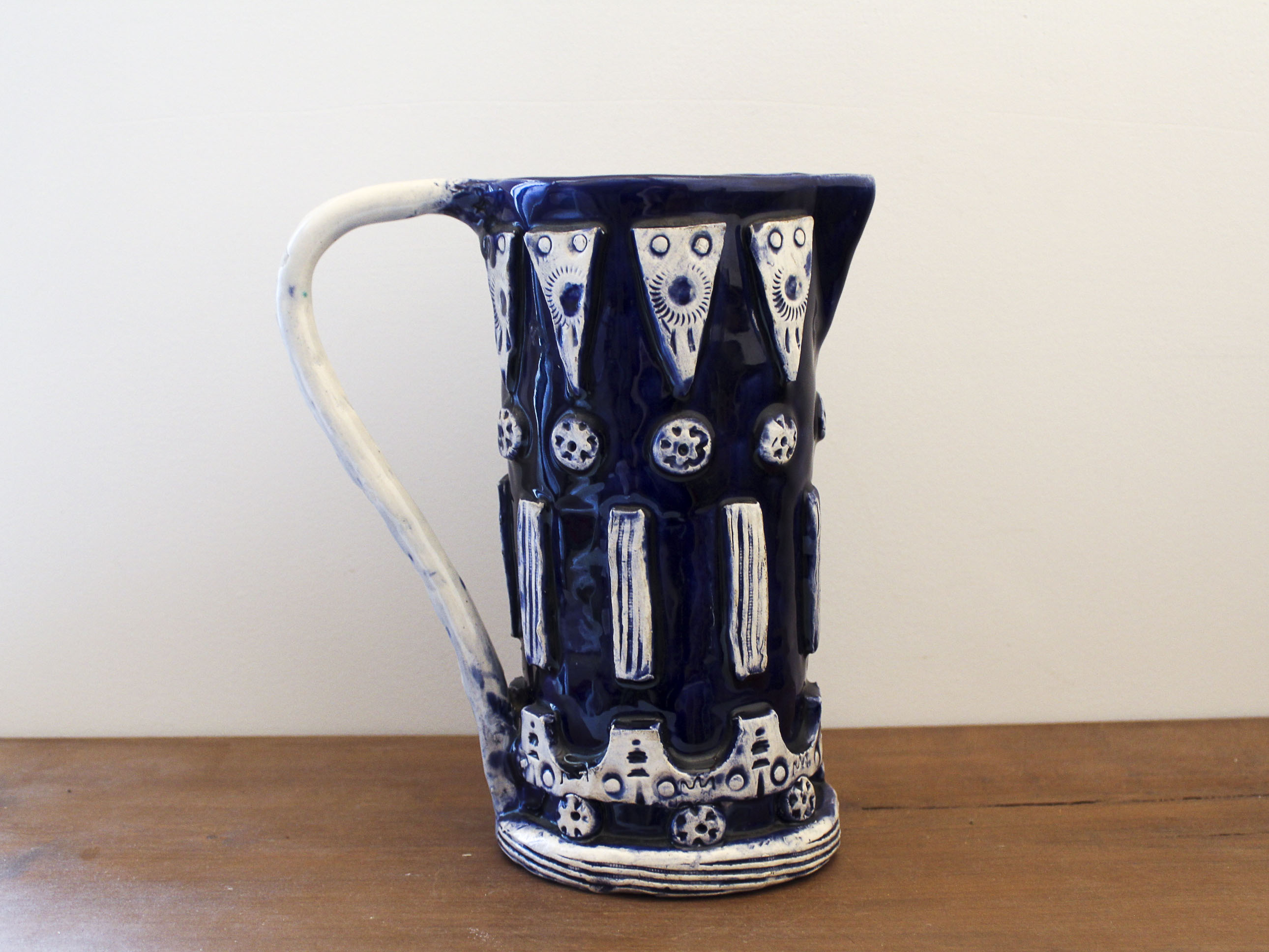 Pichet en céramique bleu et blanc de Keskar