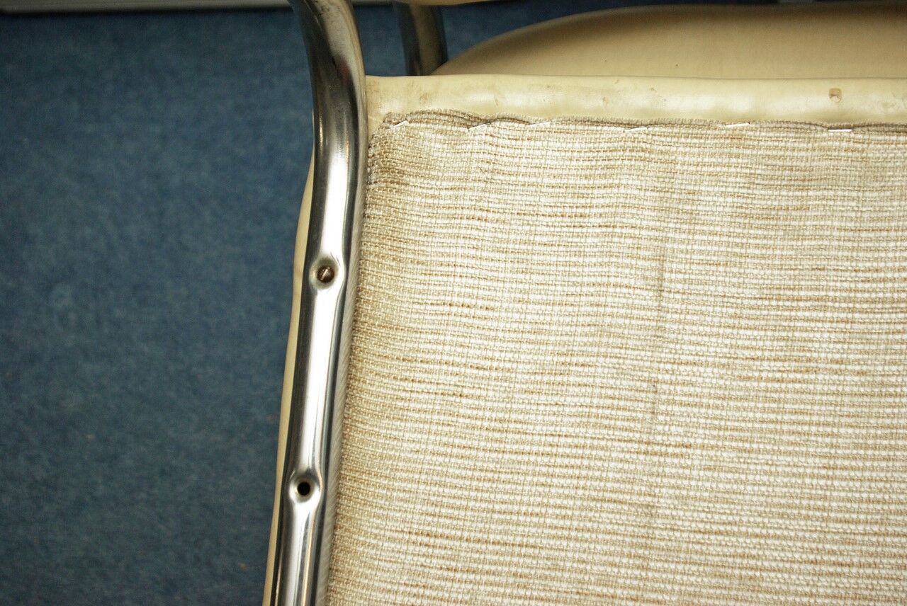 Suite de 6 chaises années 70