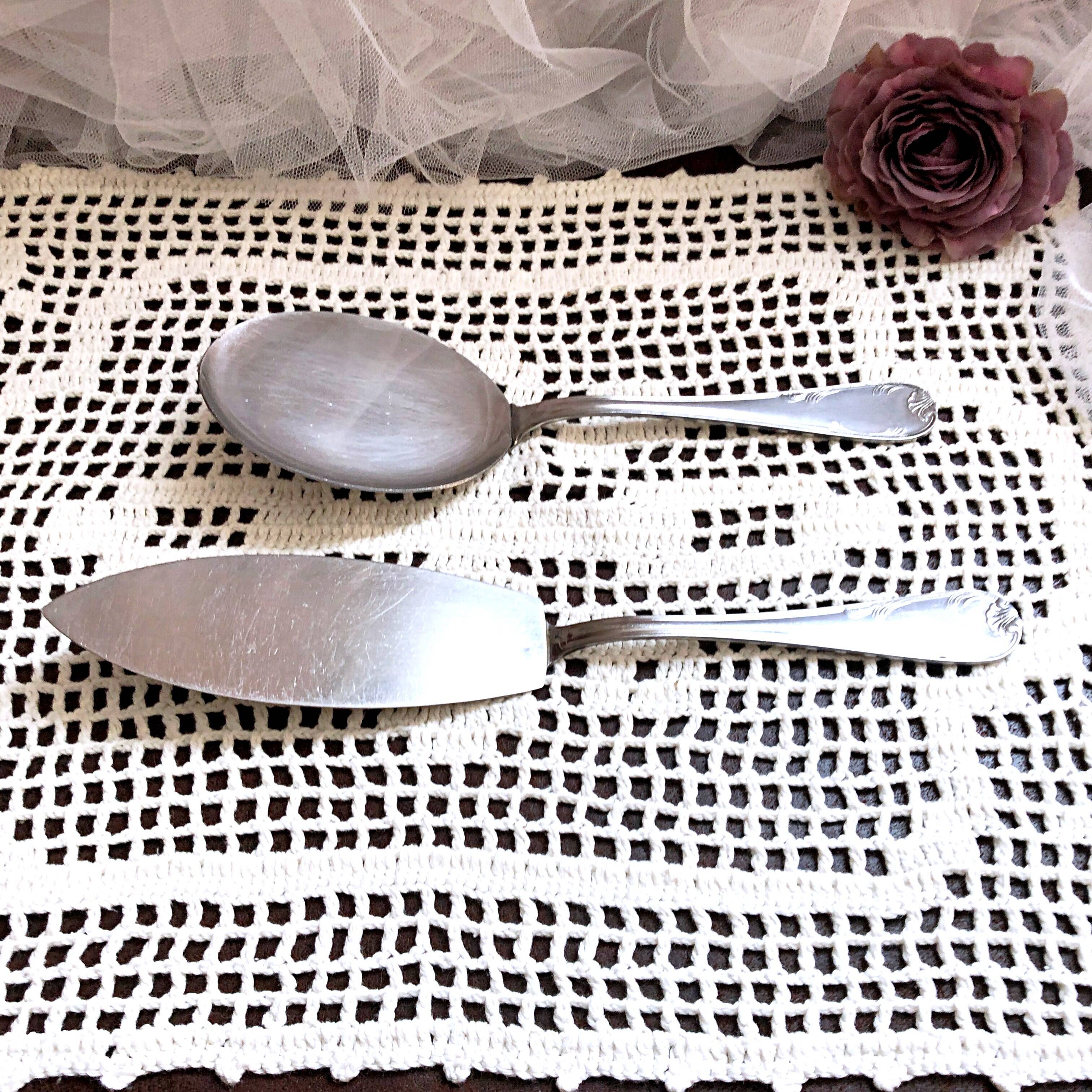 Set of two cutting shovels for cakes, tarts and sweets