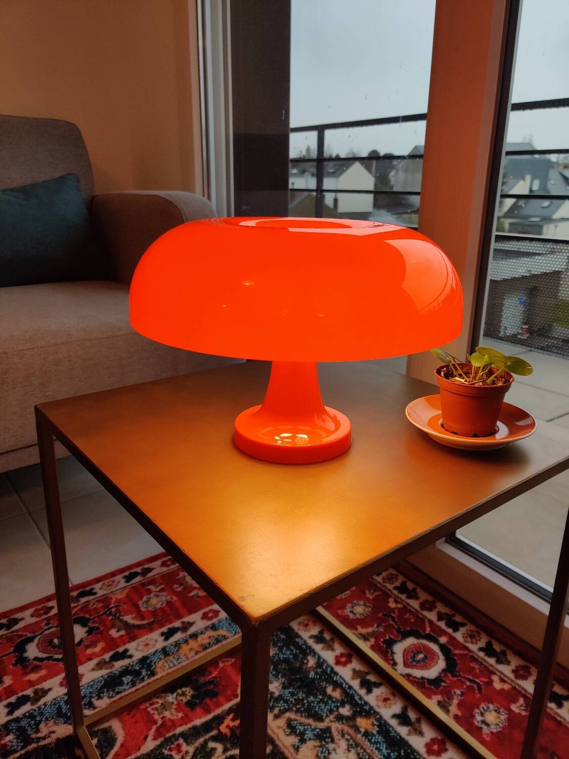 Mushroom LED table lamp