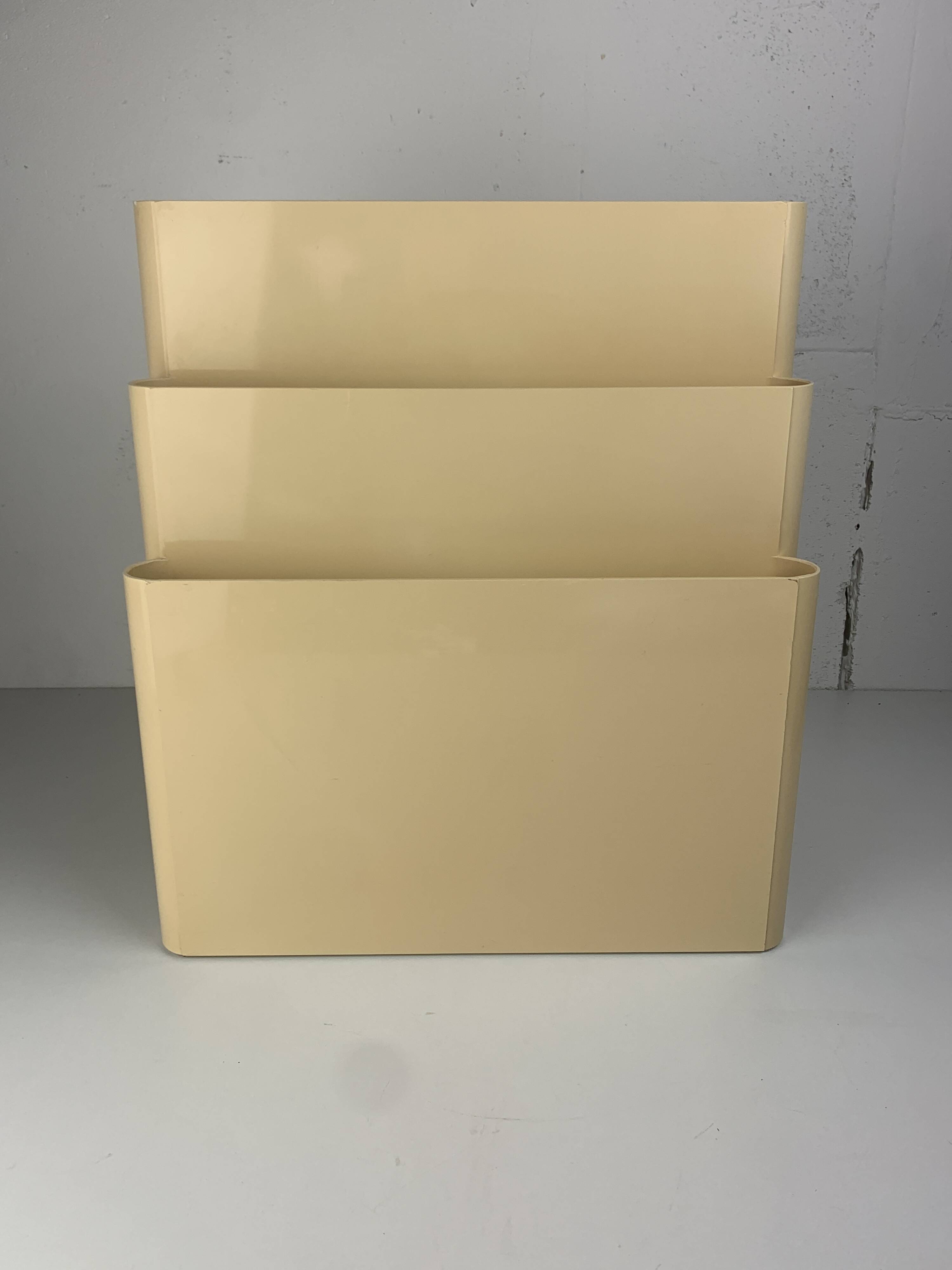 Beige off white Magazine Rack by Giotto Stoppino for Kartell, Italy, 1970s