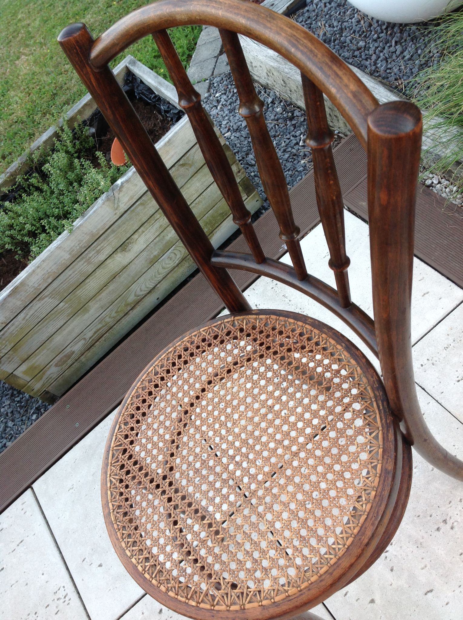 Chaise bistrot Fischel avec assise cannée vintage années 20/40