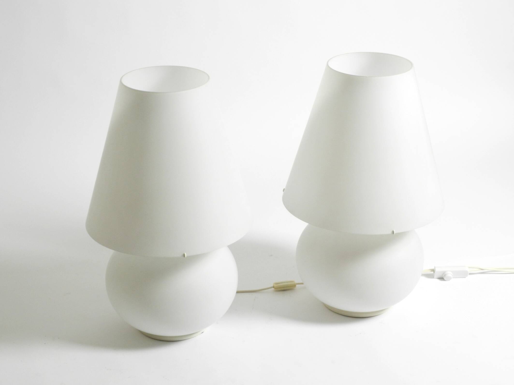 Lampes de table Leucos Paralume originales des années 1980, fabriquées en Italie | hauteur