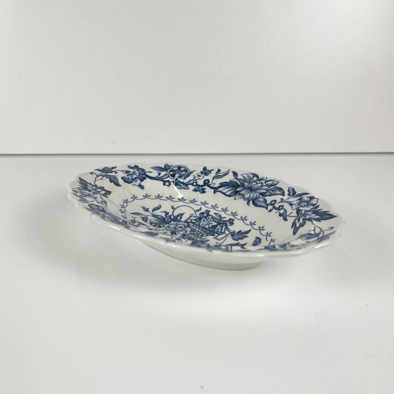 Small oval dish Ridgway model "Pagoda", Staffordshire, England, 1980.