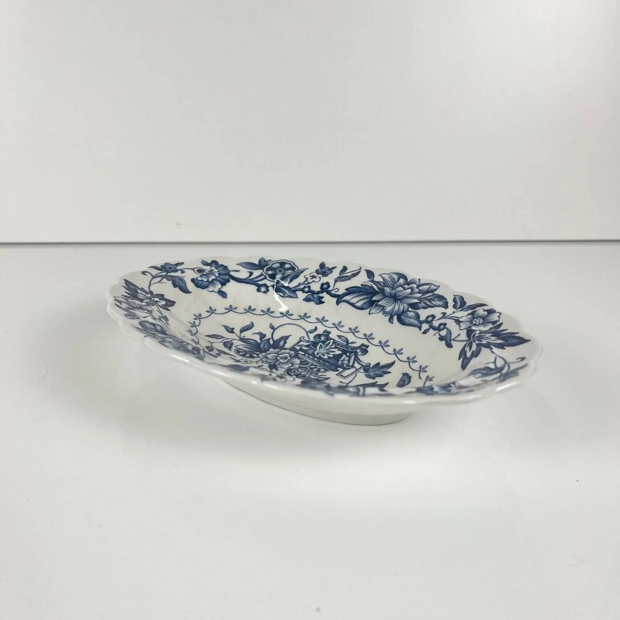 Small oval dish Ridgway model "Pagoda", Staffordshire, England, 1980.