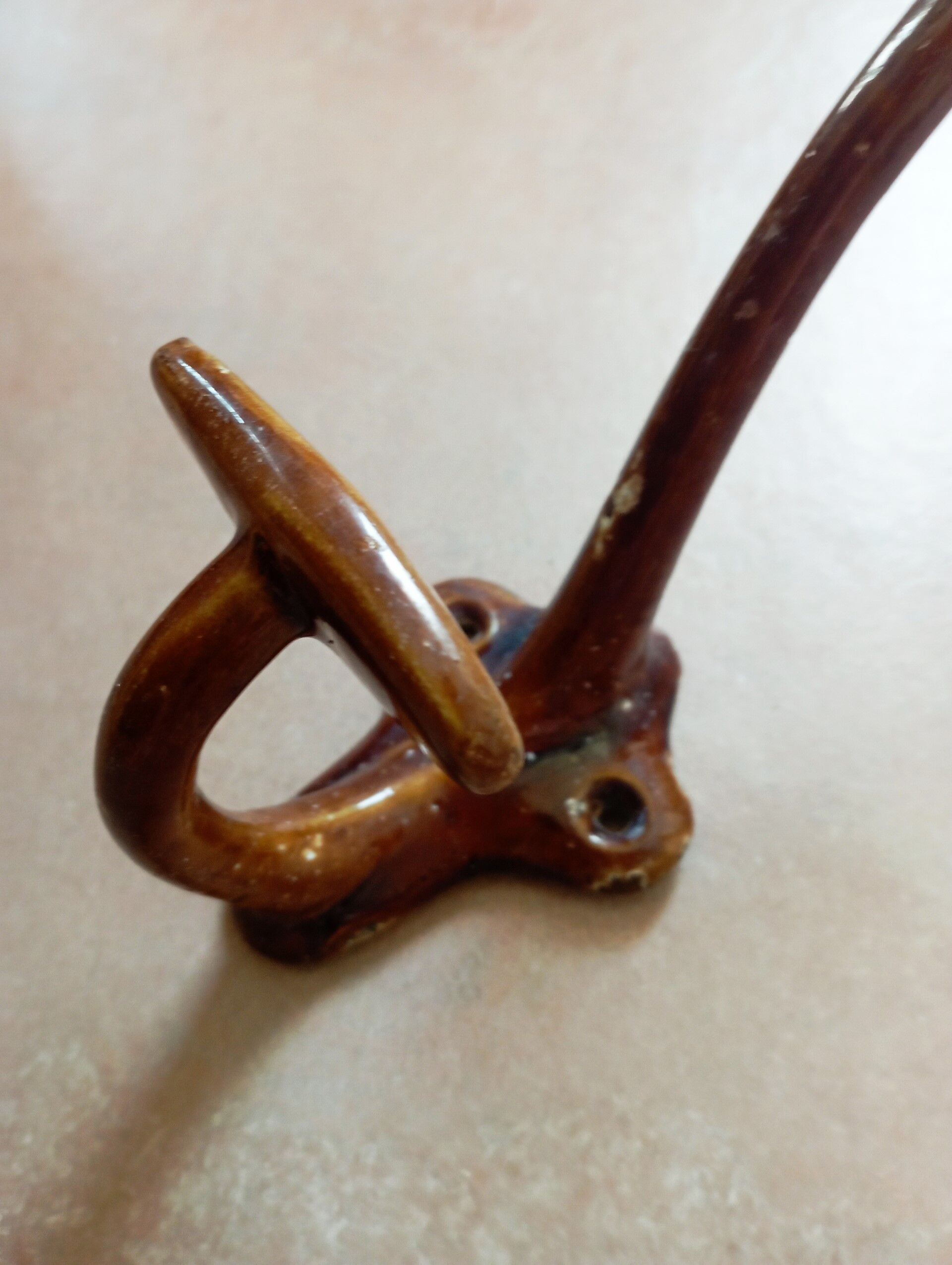 Enamelled cast iron hook