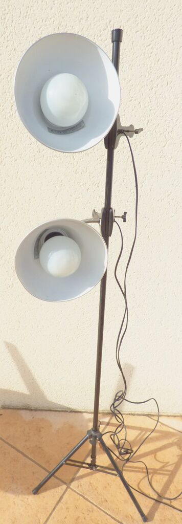 Industrial-style floor lamp with two large adjustable removable spotlights