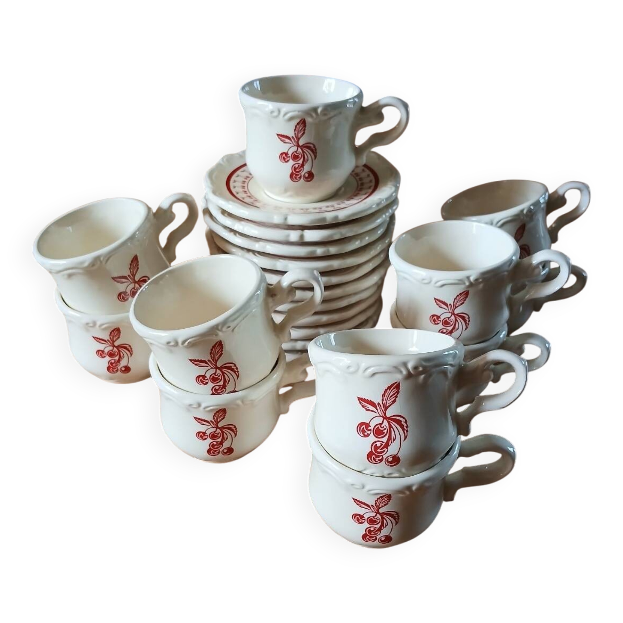 10 tasses et soucoupes "Le grenier de Louise "