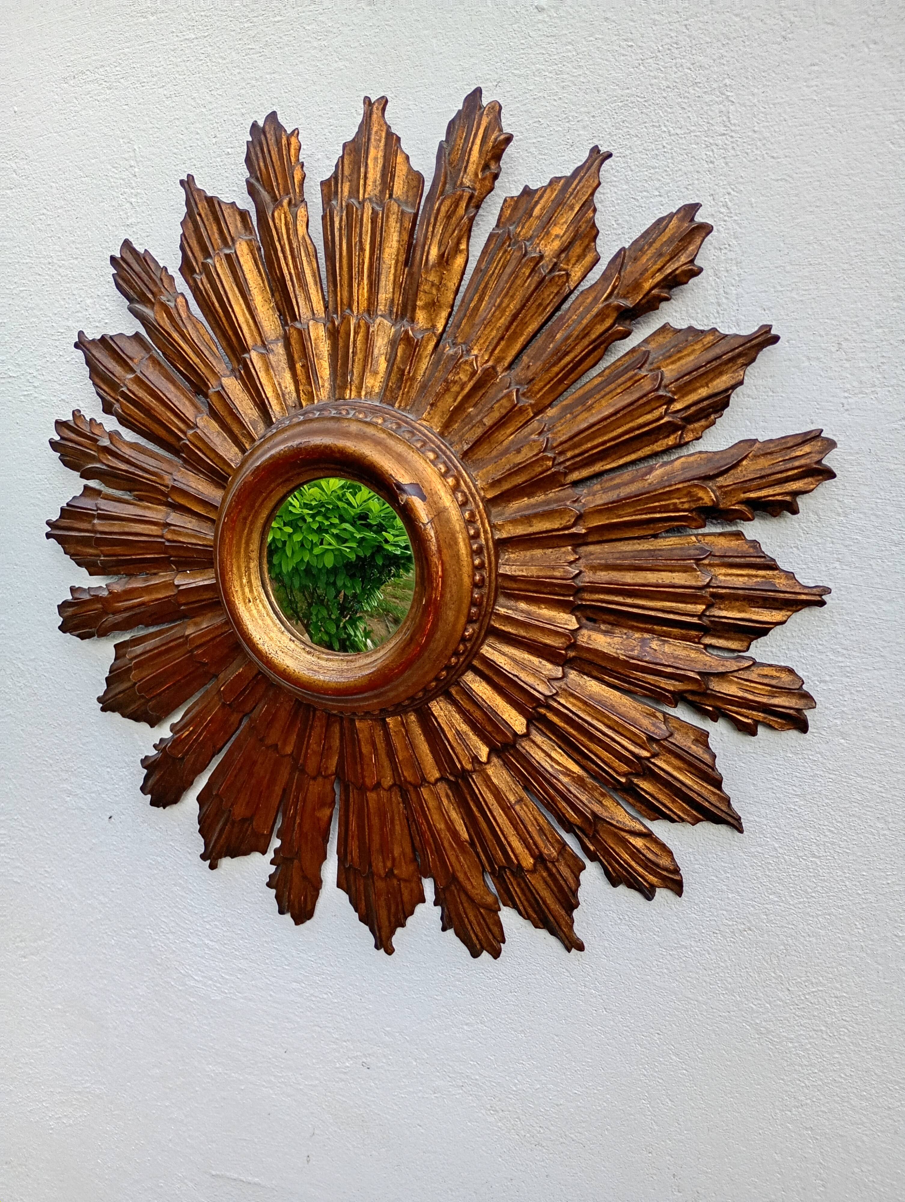 Grand miroir soleil des Pays-Bas en bois sculpté doré – années 60 m