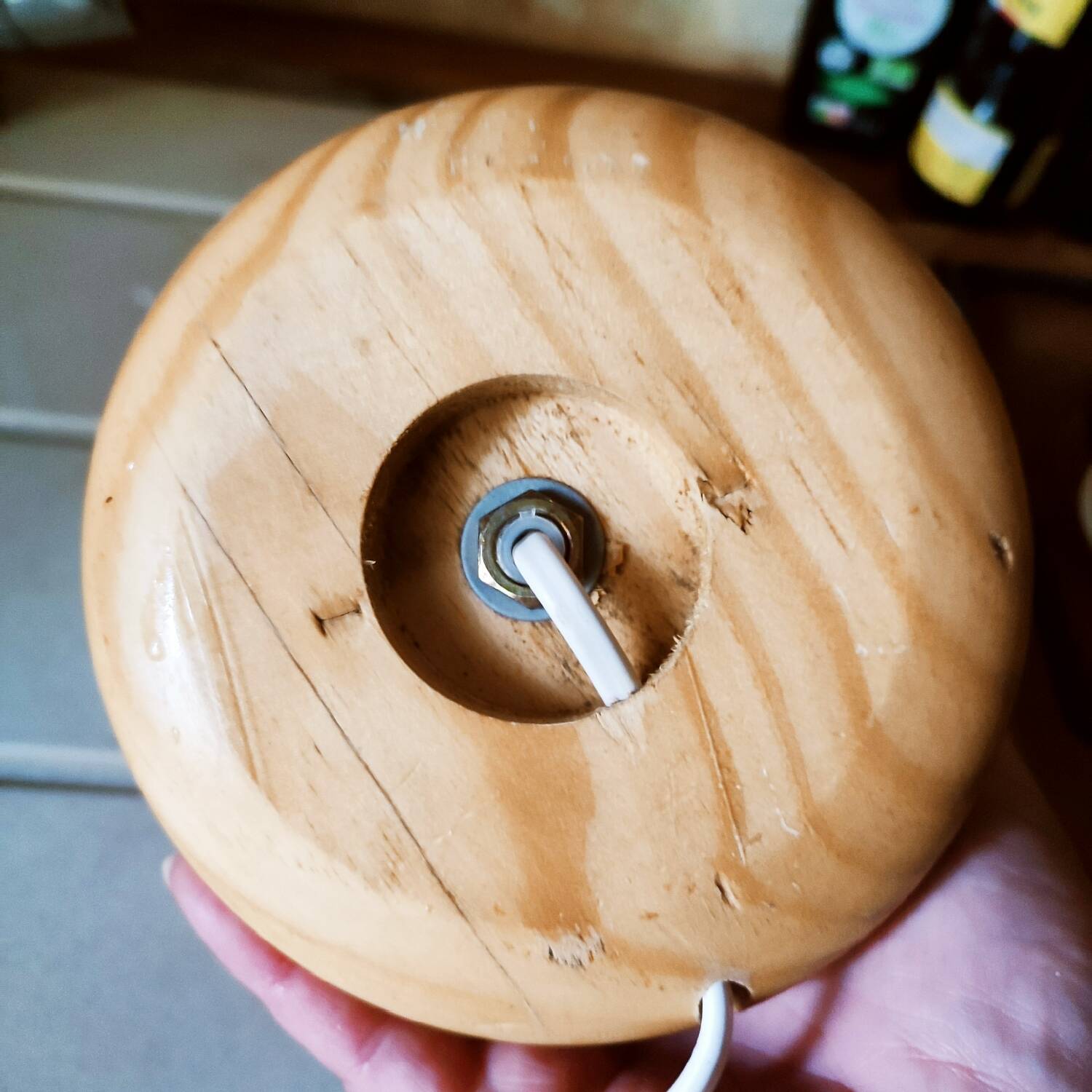 Lampe à poser en bois et opaline