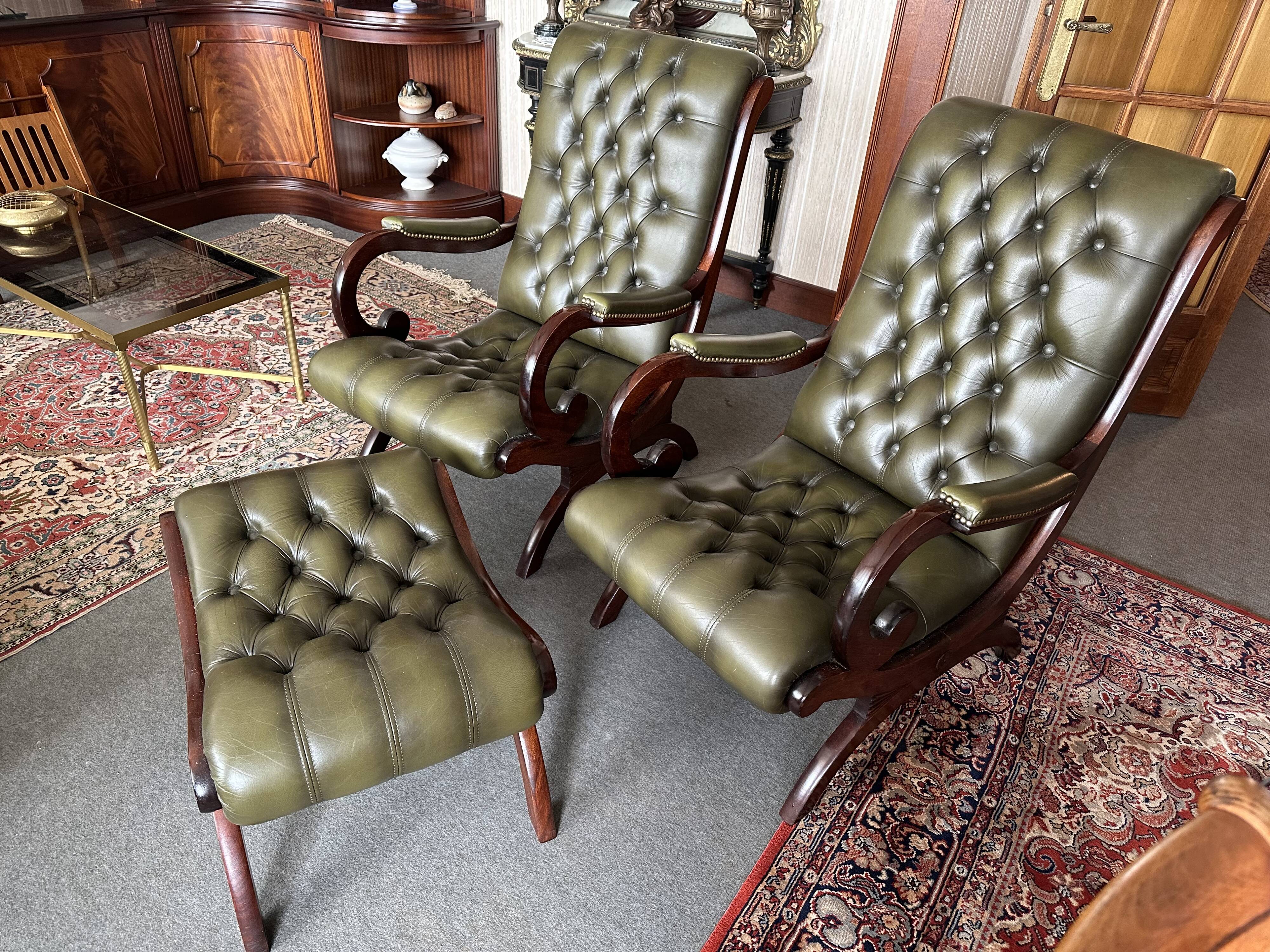 Fauteuil et repose pied - style chesterfield