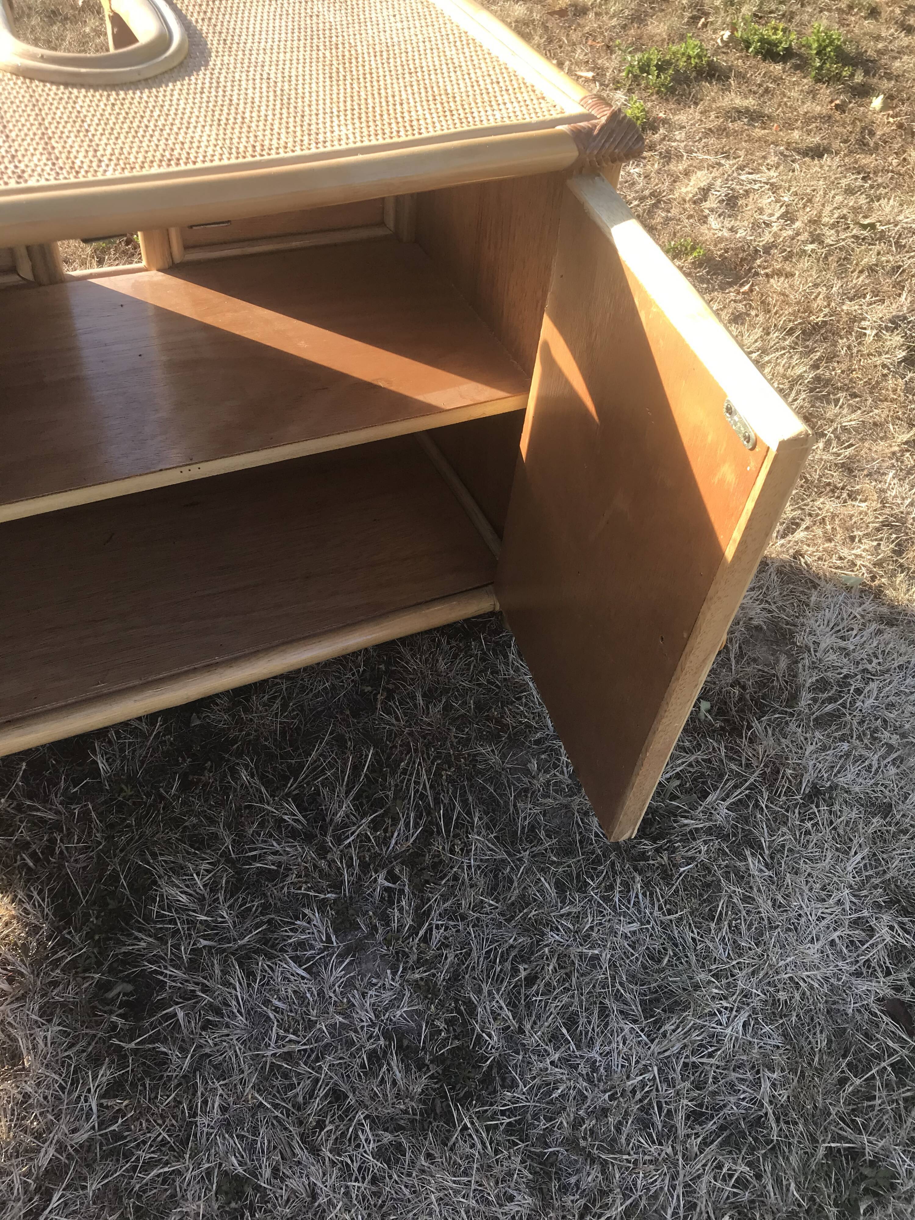 Bathroom furniture in rattan and bamboo