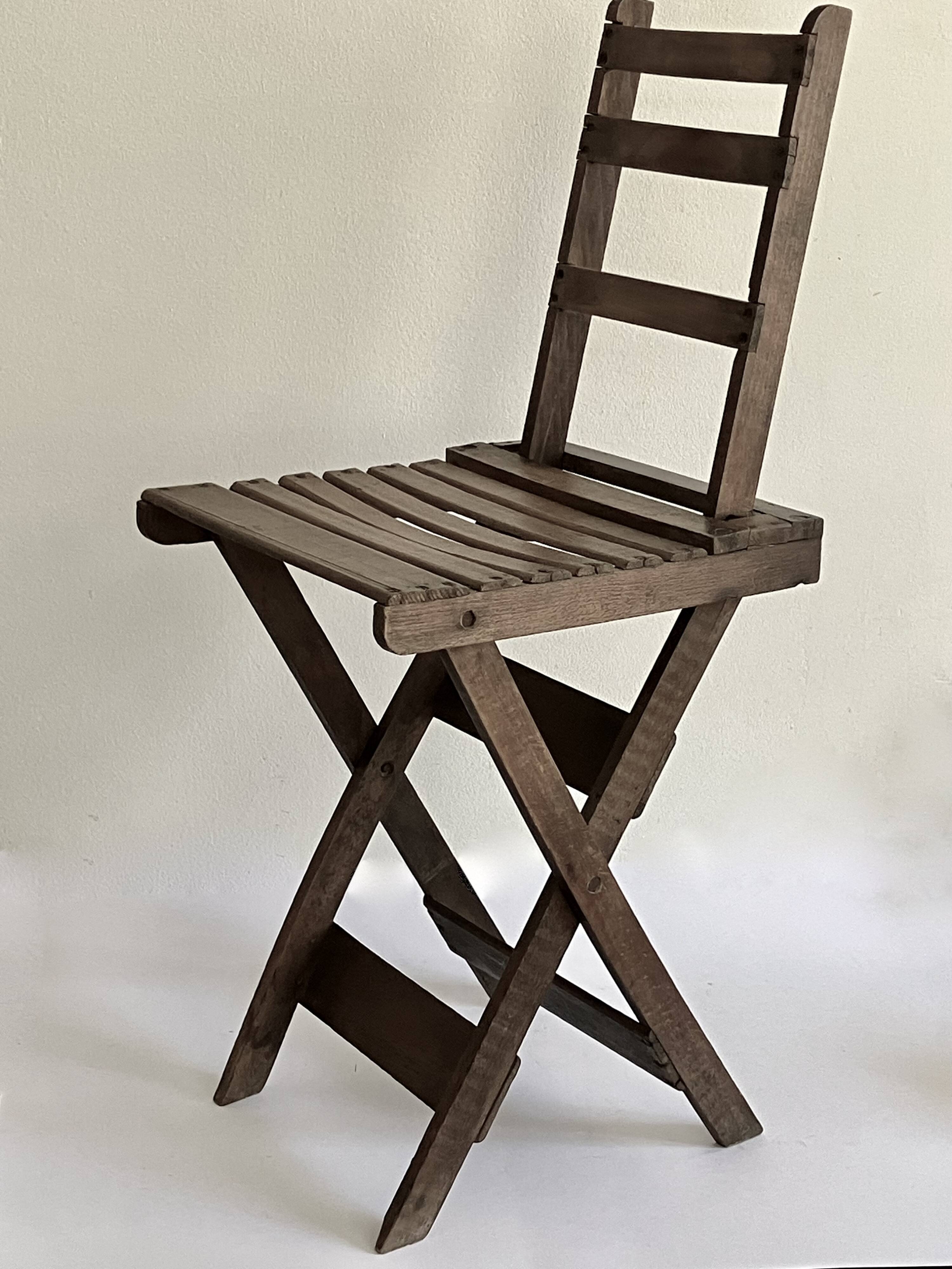 Ancienne chaise pliante avec dossier