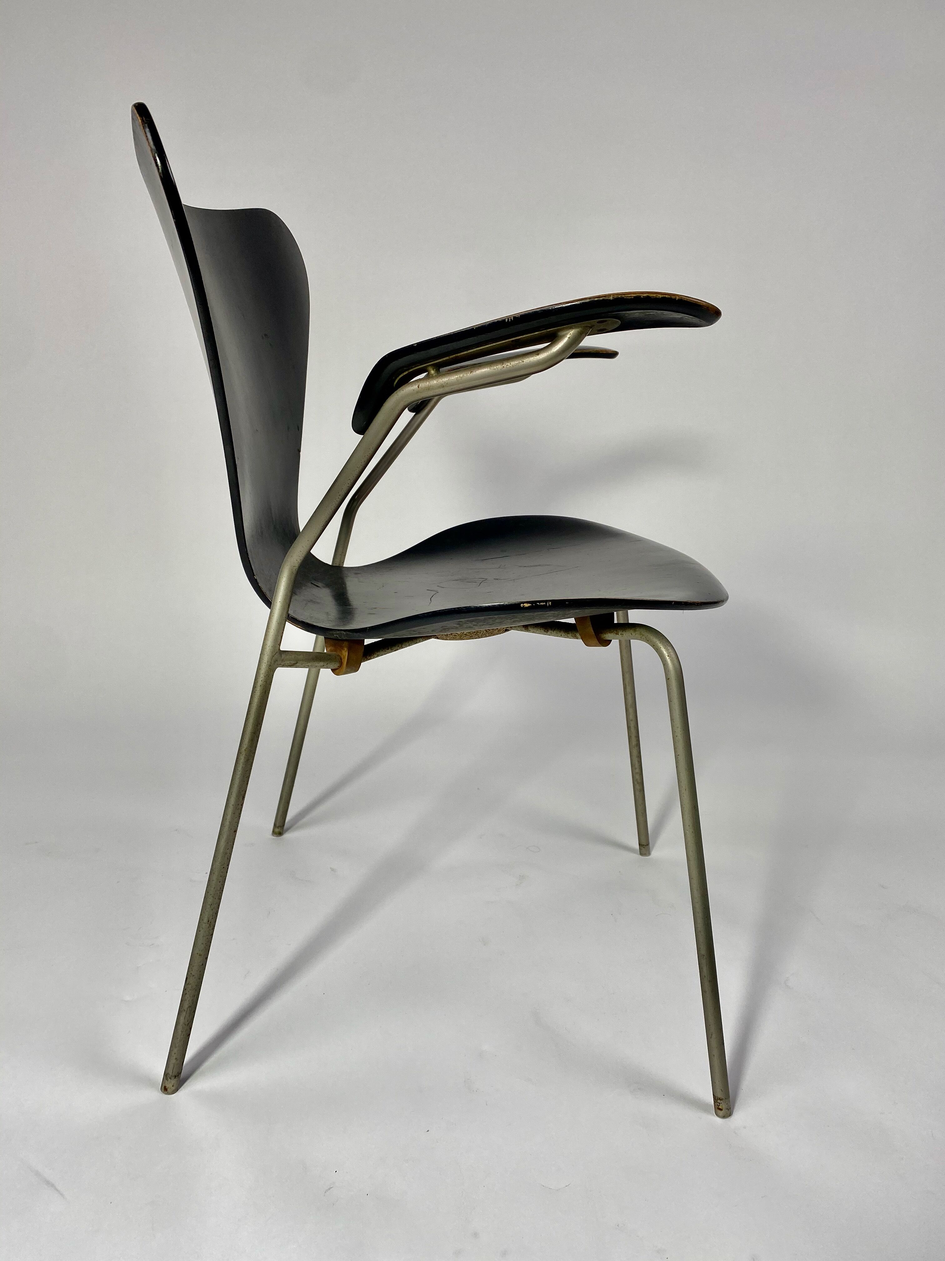 Arn Jocobsen black lacquered wooden armrest chair in the year 50