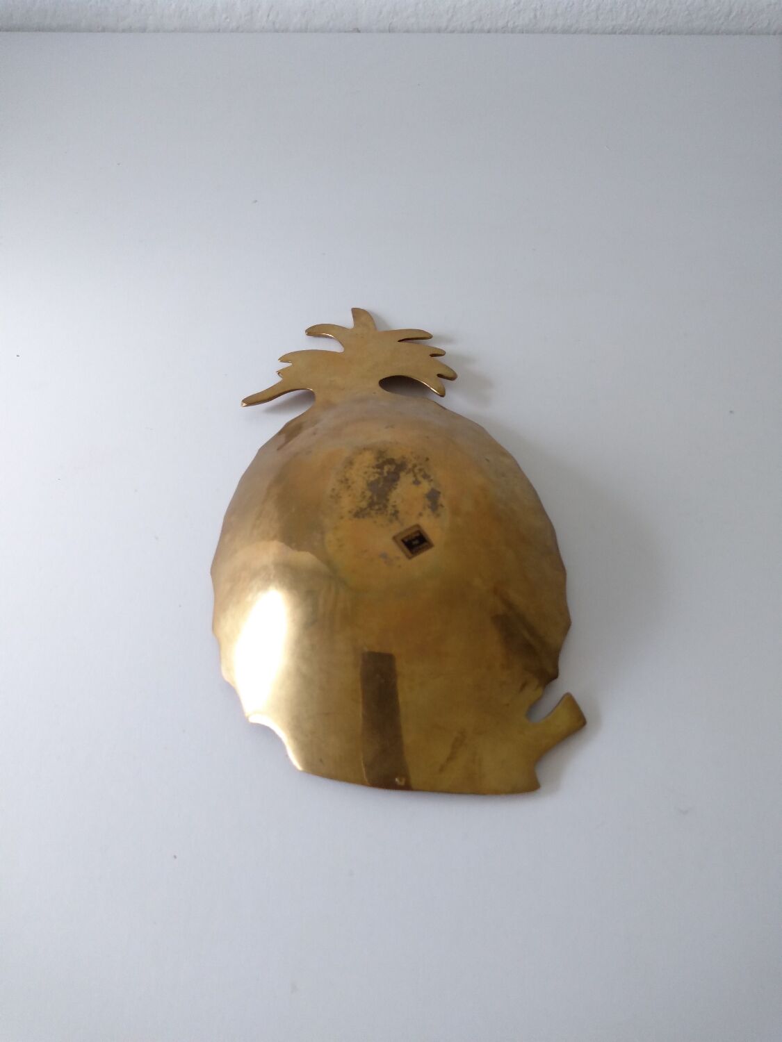 Empty pocket pineapple enamelled brass