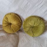 2 velvet cushions