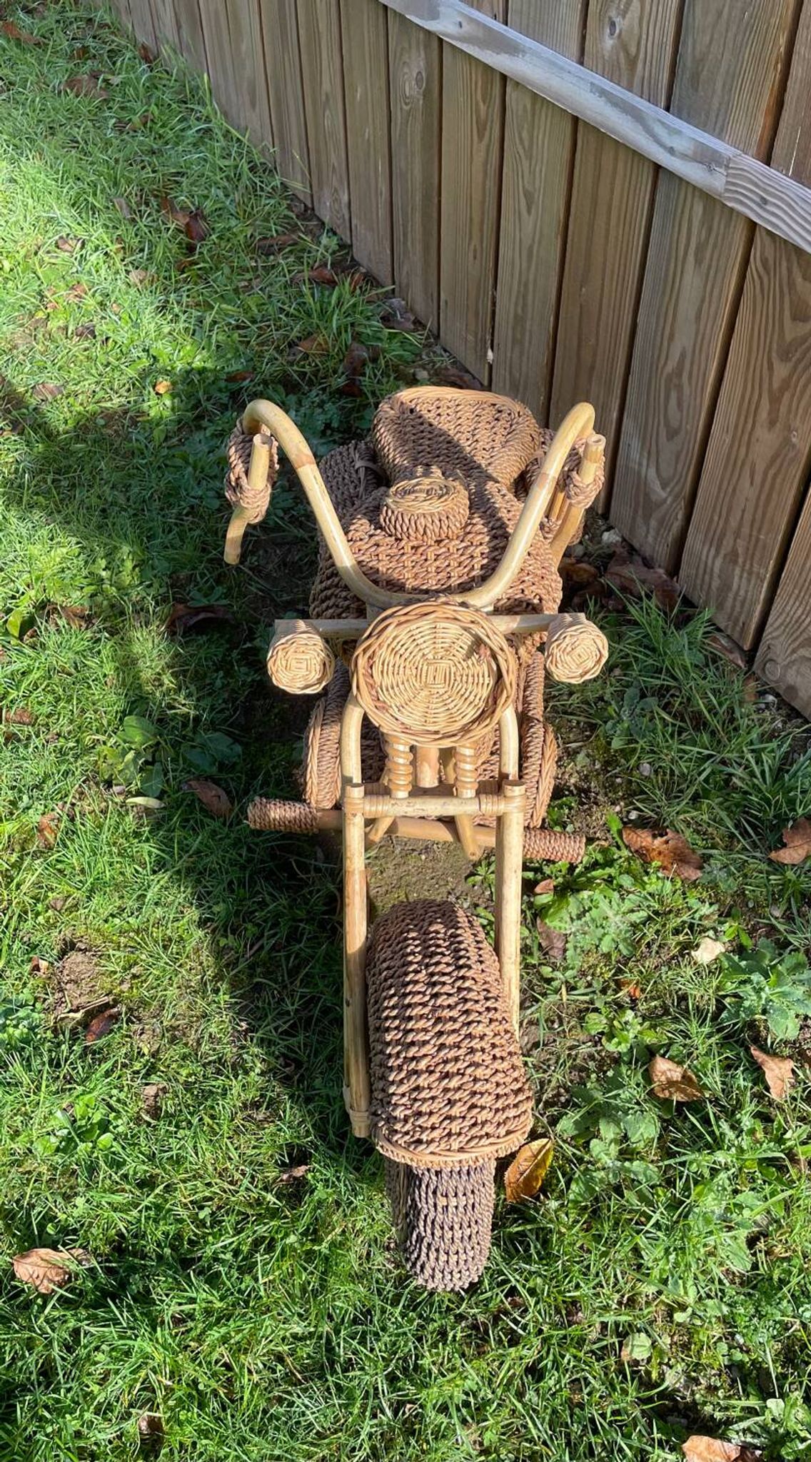 Sculpture moto Harley Davidson en osier