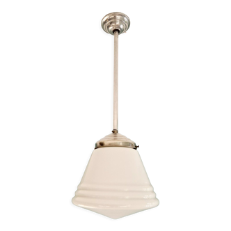 Suspension Art Déco en opaline blanche conique, années 1920-30