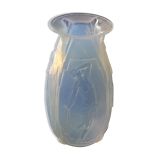 Vase en verre soufflé opalescent art déco par Sabino Paris 1920 1930