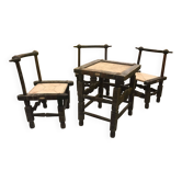 Ensemble table et 3 petites chaises africaines