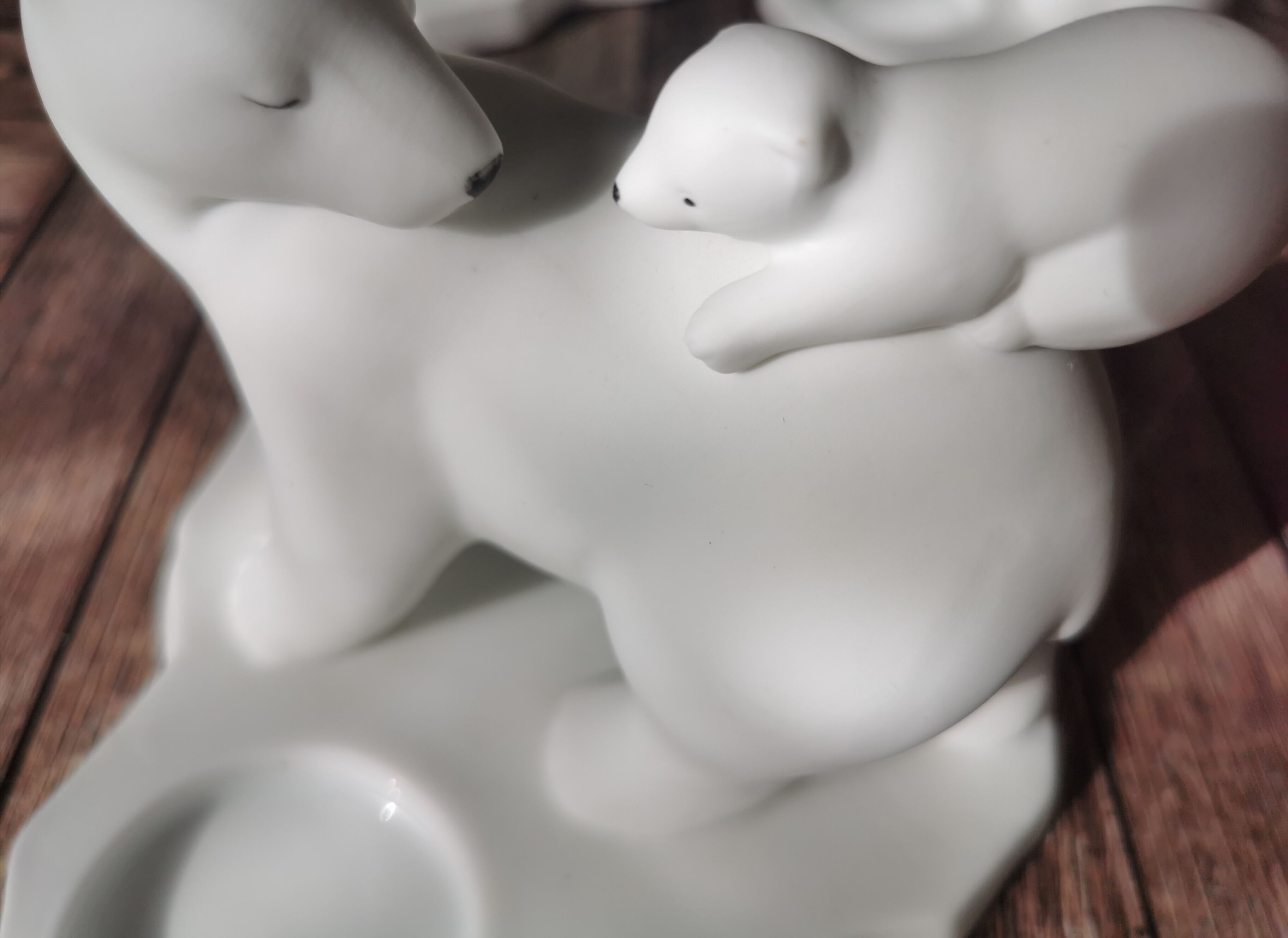 Polar bear candle holder
