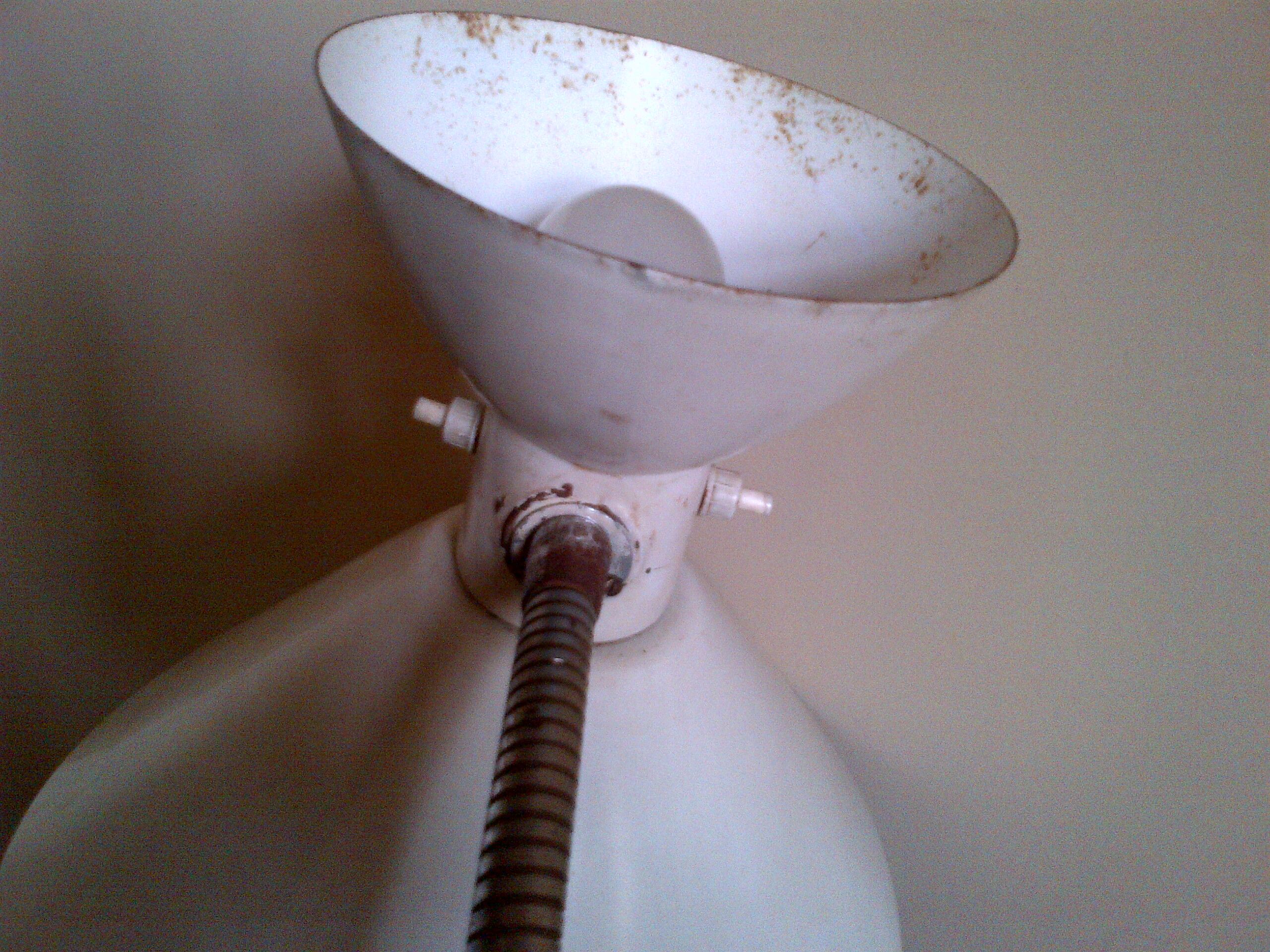 Lamppost casserole has double chalk white lacquered metal fire