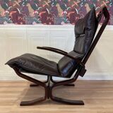 Pair of "Scandinavian design" leather armchairs, 1950s "Ingmar Relling" style.