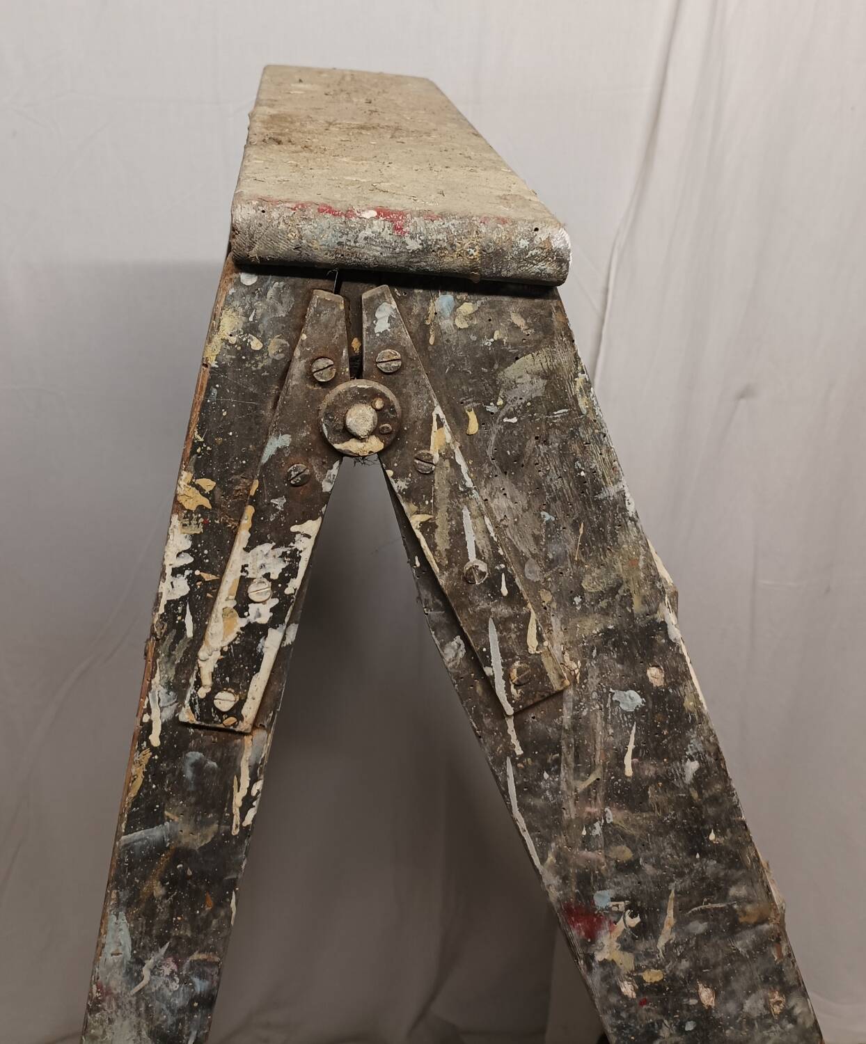 Ancien escabeau de peintre en bois