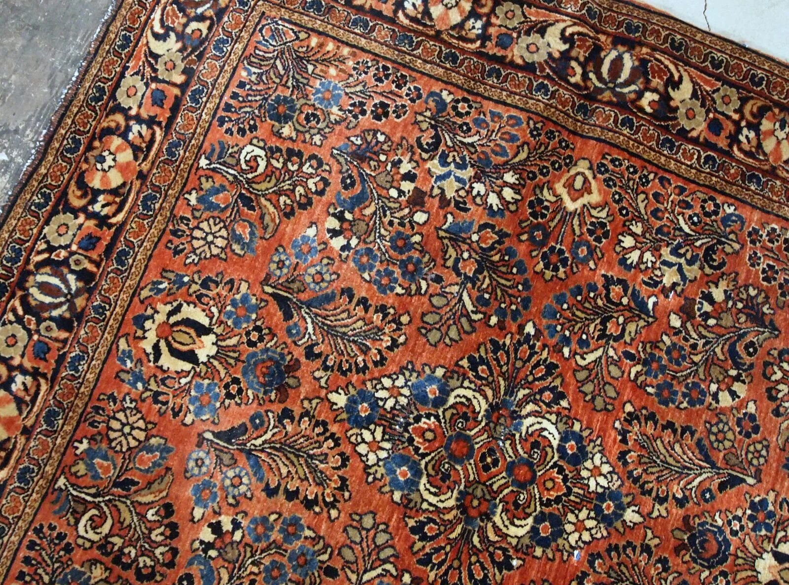 Handmade antique Persian Sarouk square rug 4.1'x 4.1' (125cm x 125cm) 1920s