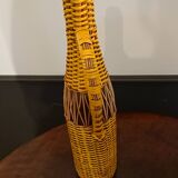 Bouteille en verre et rotin tressé naturel et jaune