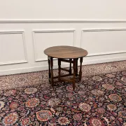 Table d'appoint en cerisier français antique
