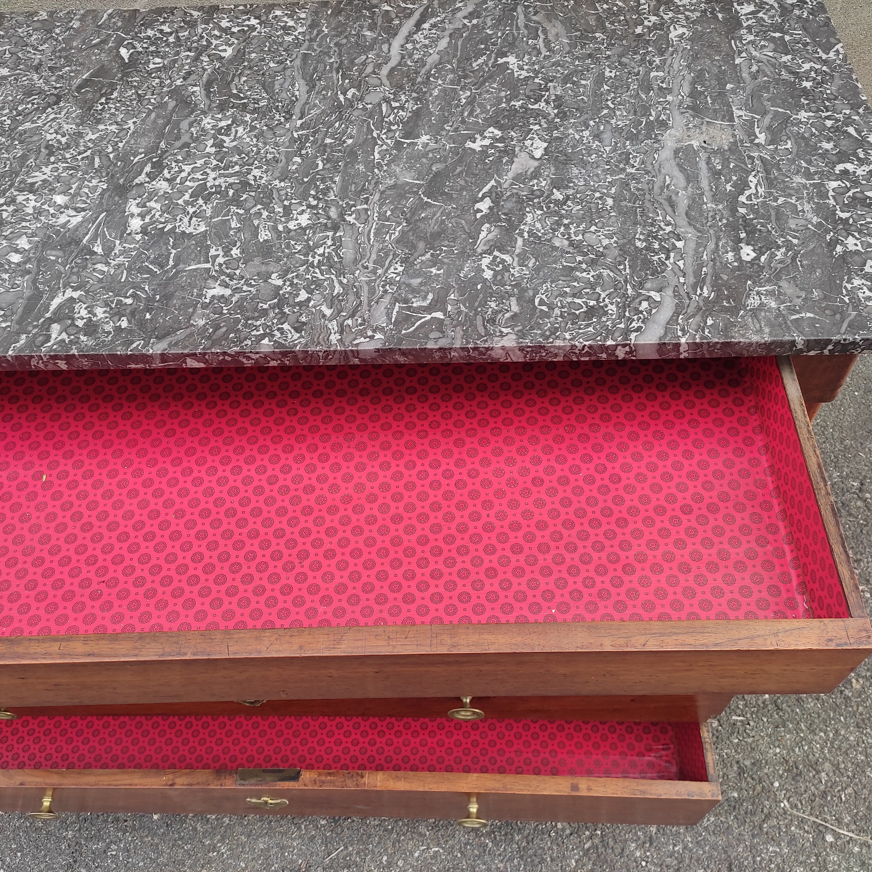 Antique chest of drawers