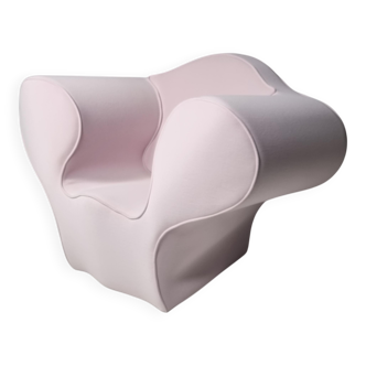 Pale pink chaise longue by Ron Arad for Moroso.