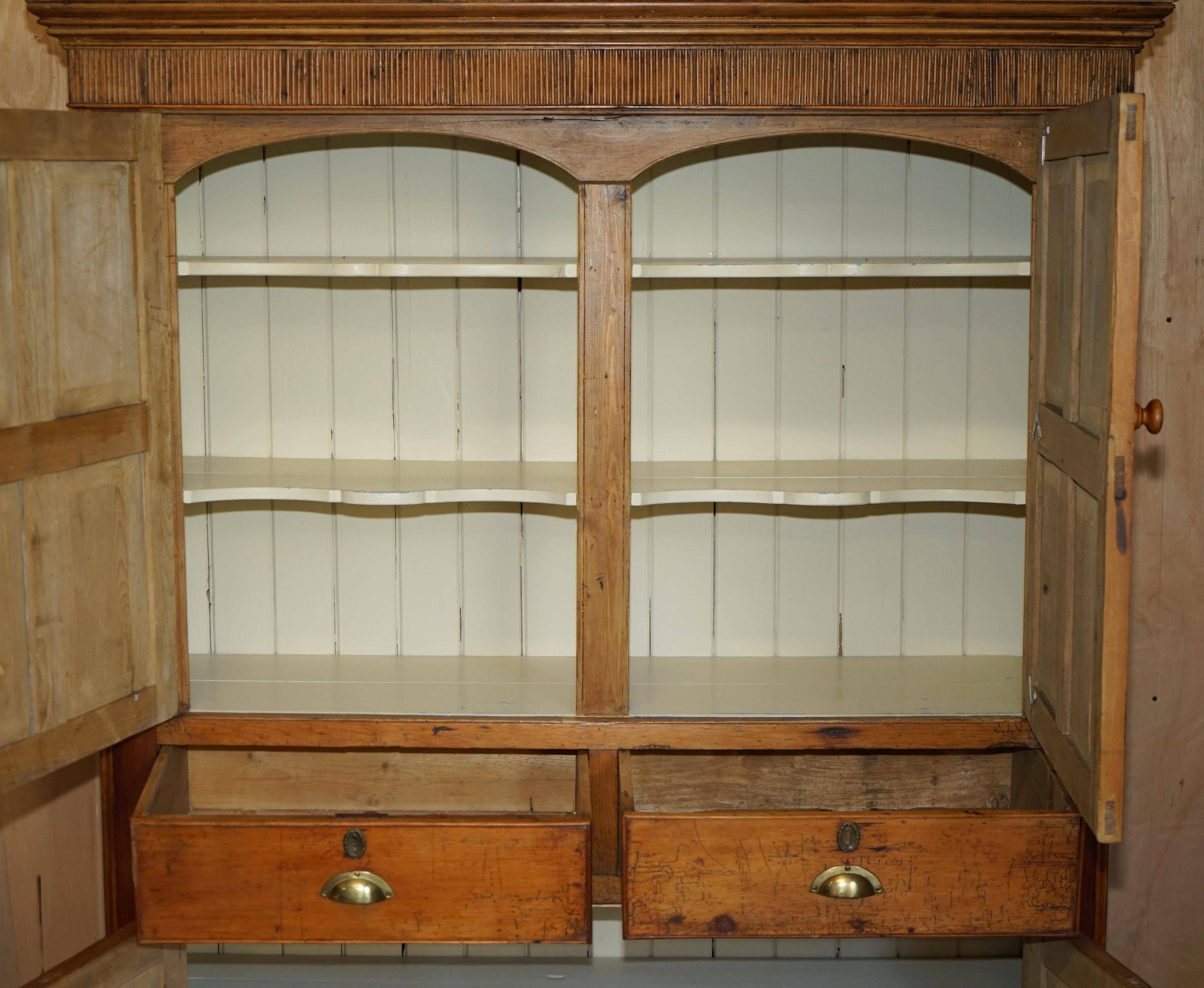 Armoire géorgienne en pin, environ 1780