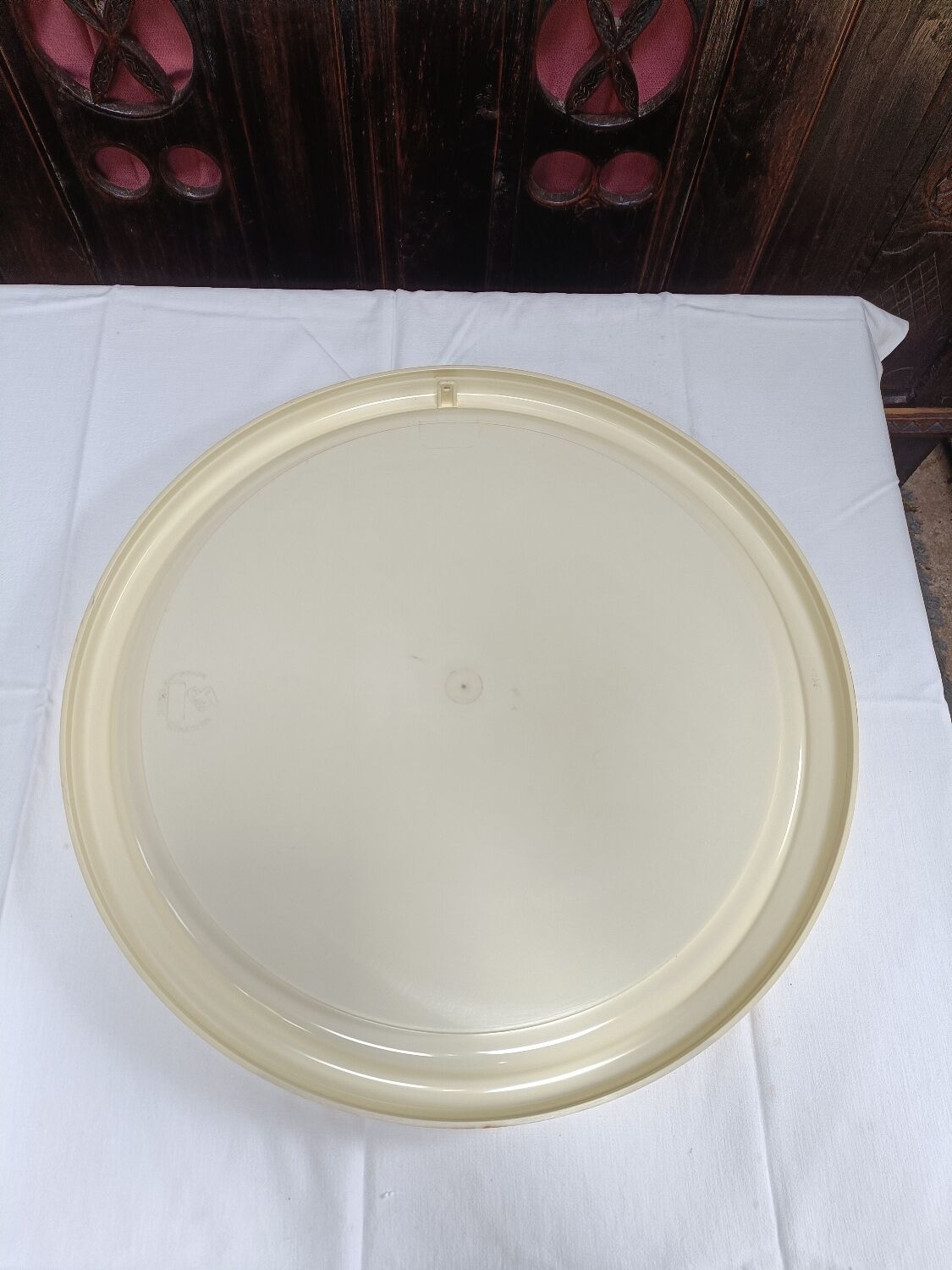 Round mirror in cream plastic, French house Syla, 70s