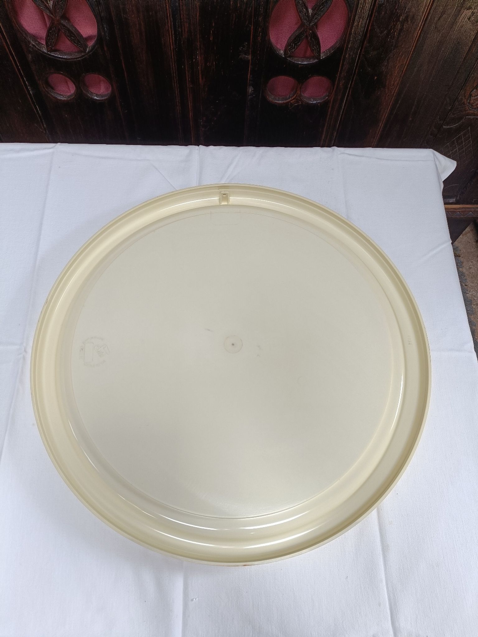 Round mirror in cream plastic, French house Syla, 70s