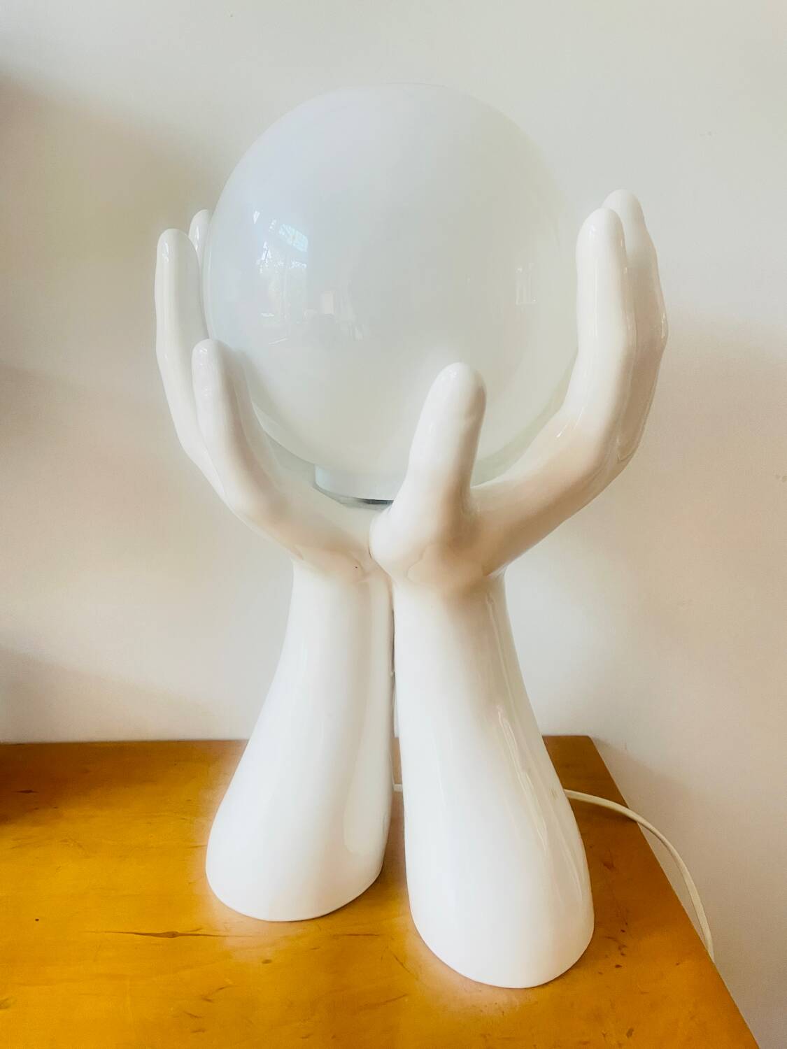 Lampe à main vintage en céramique blanche. France années 1970. Style Memphis