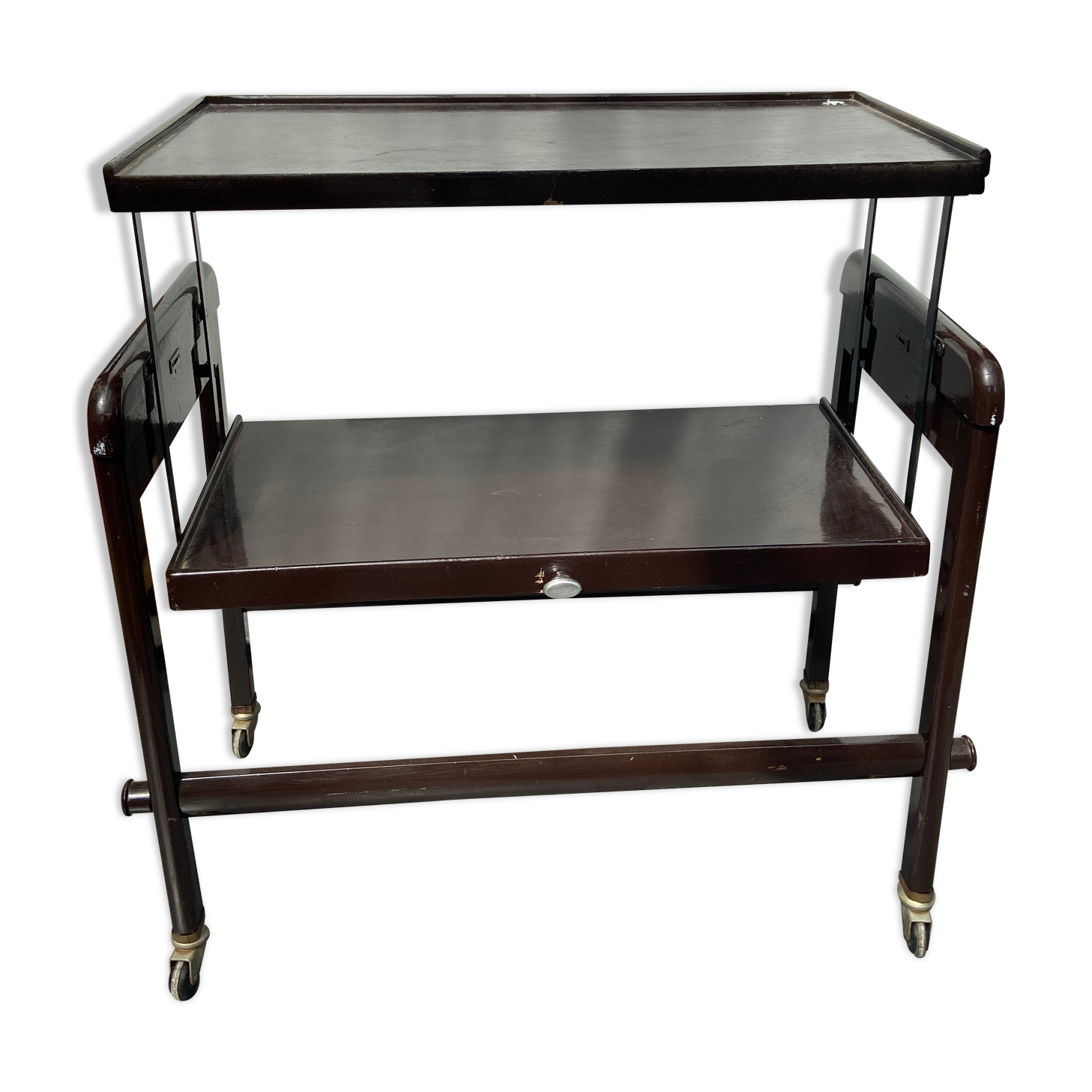 Rolling service with removable tray