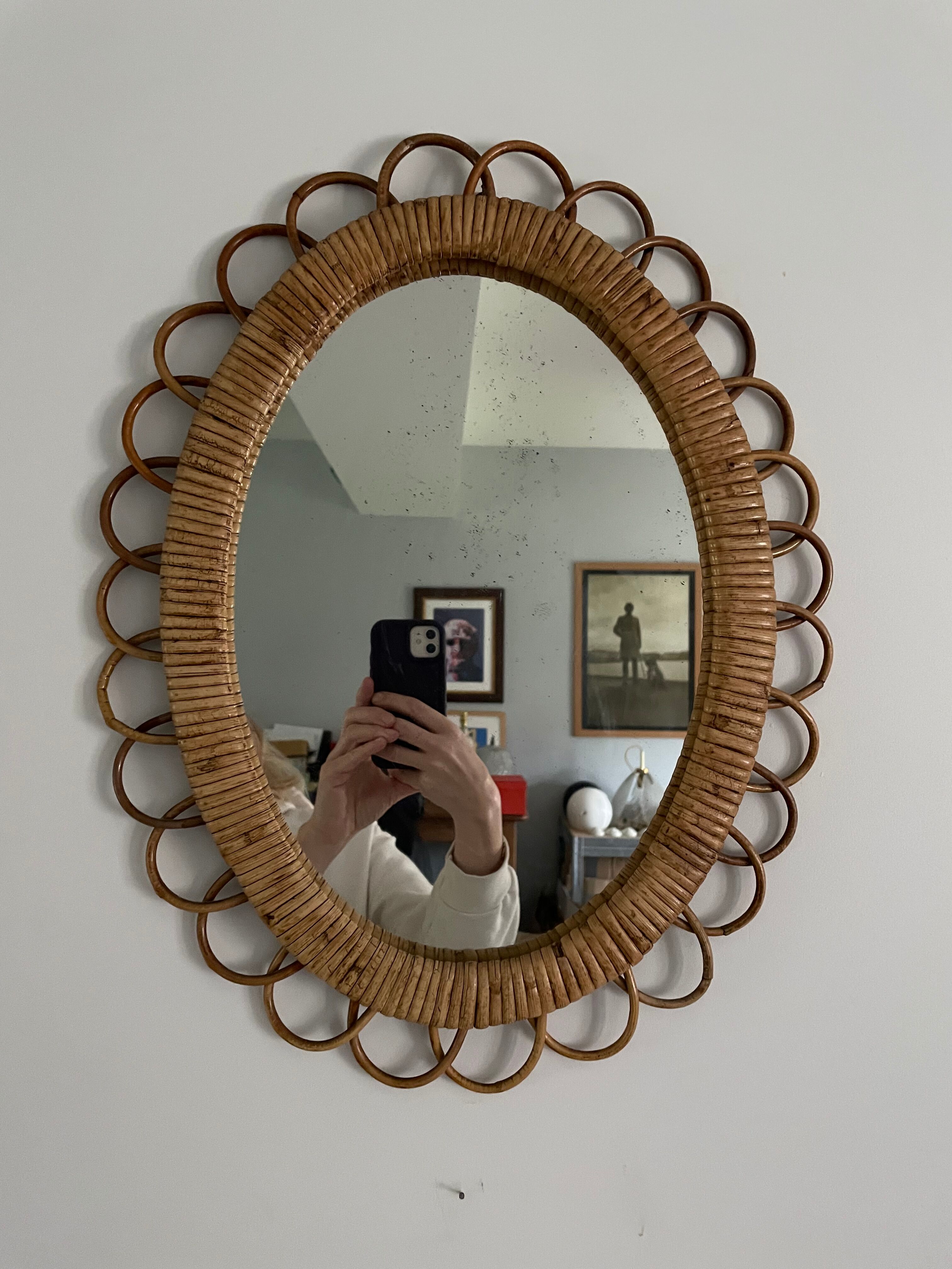 Rattan mirror flower shape