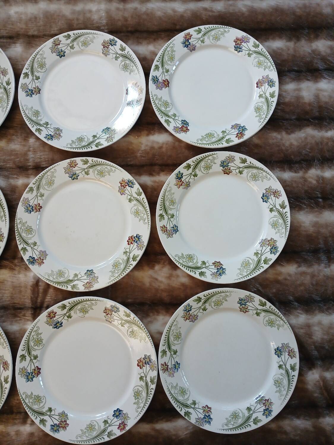 23 assiettes + plat anciens U&C Sarreguemines