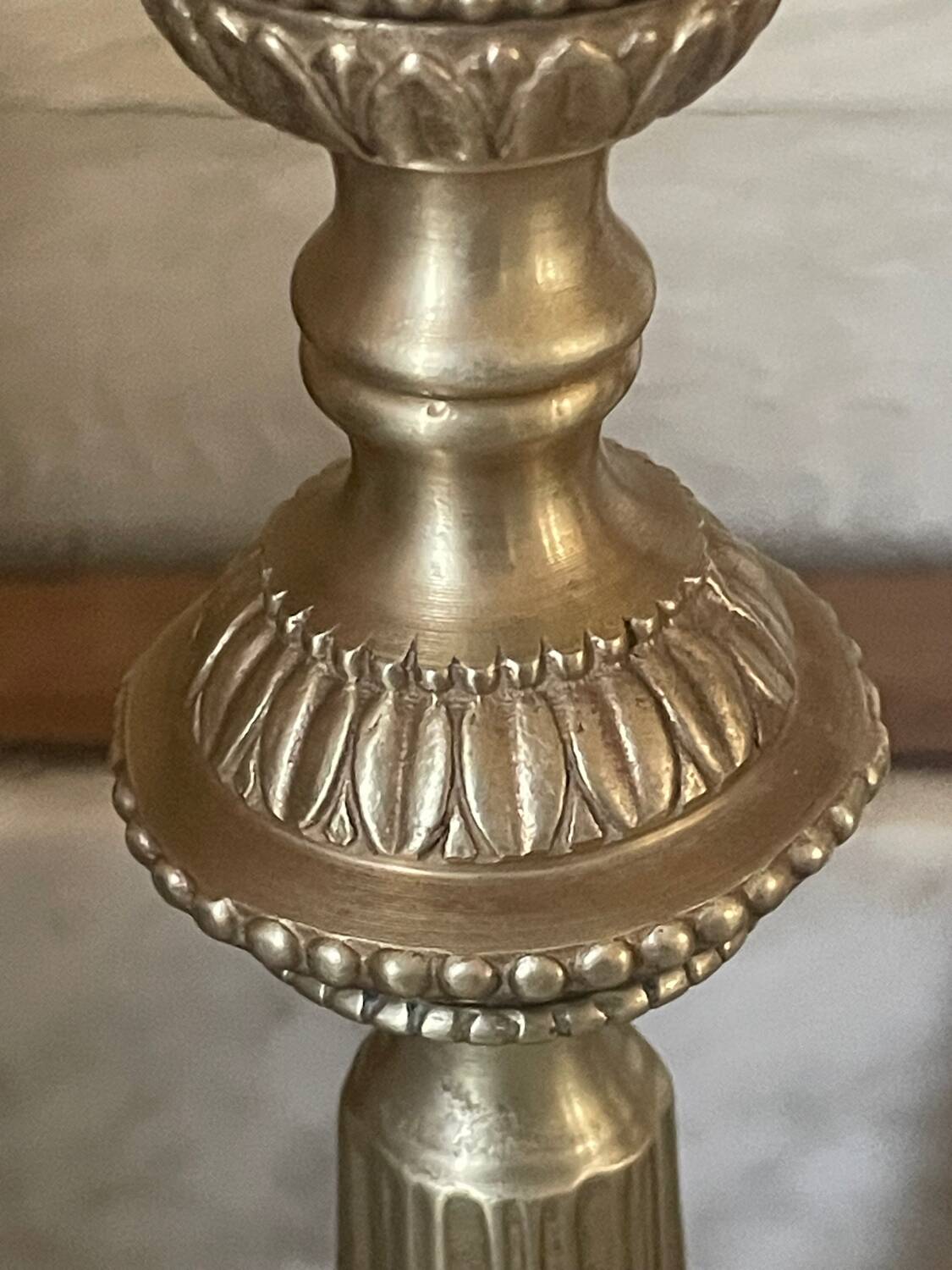 Paire de bougeoirs en laiton