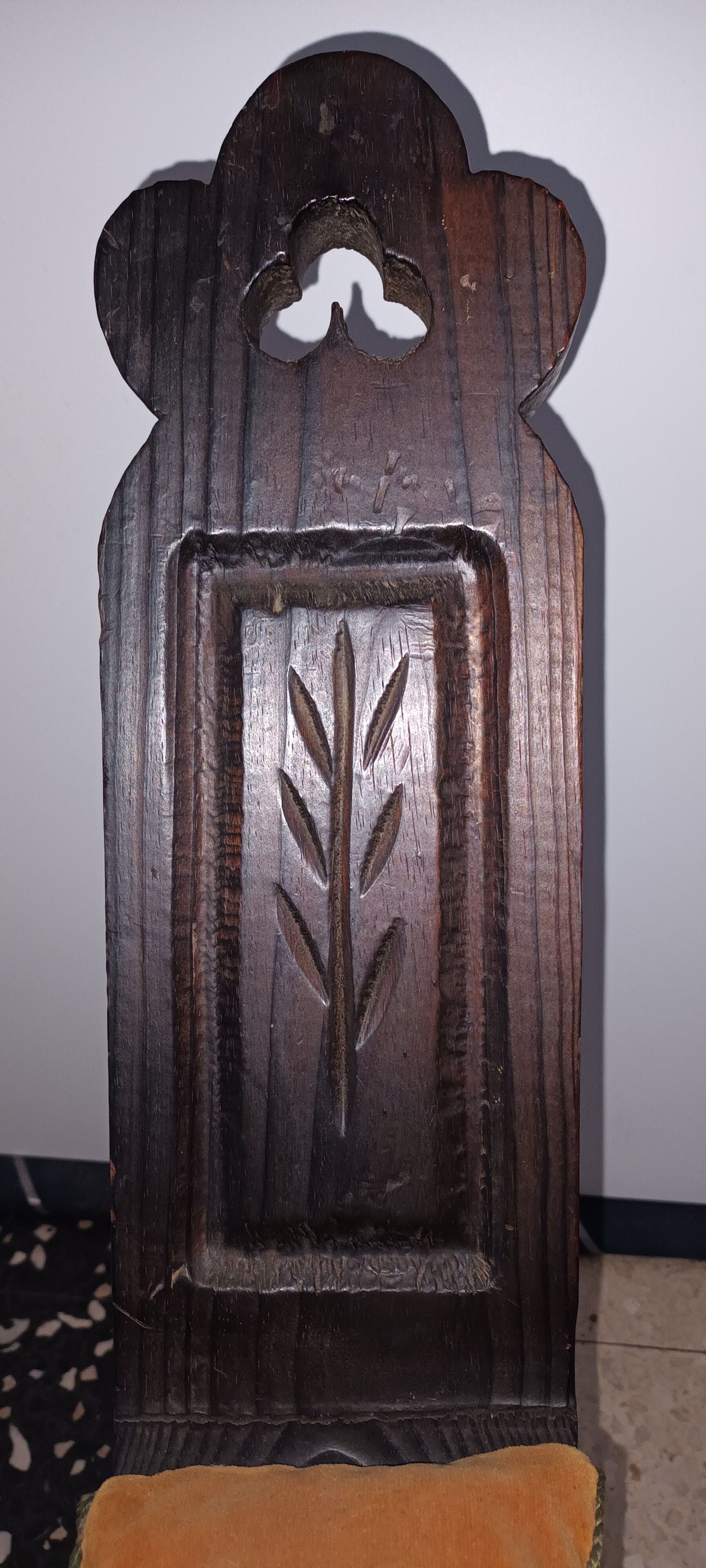 Tripod stool with backrest